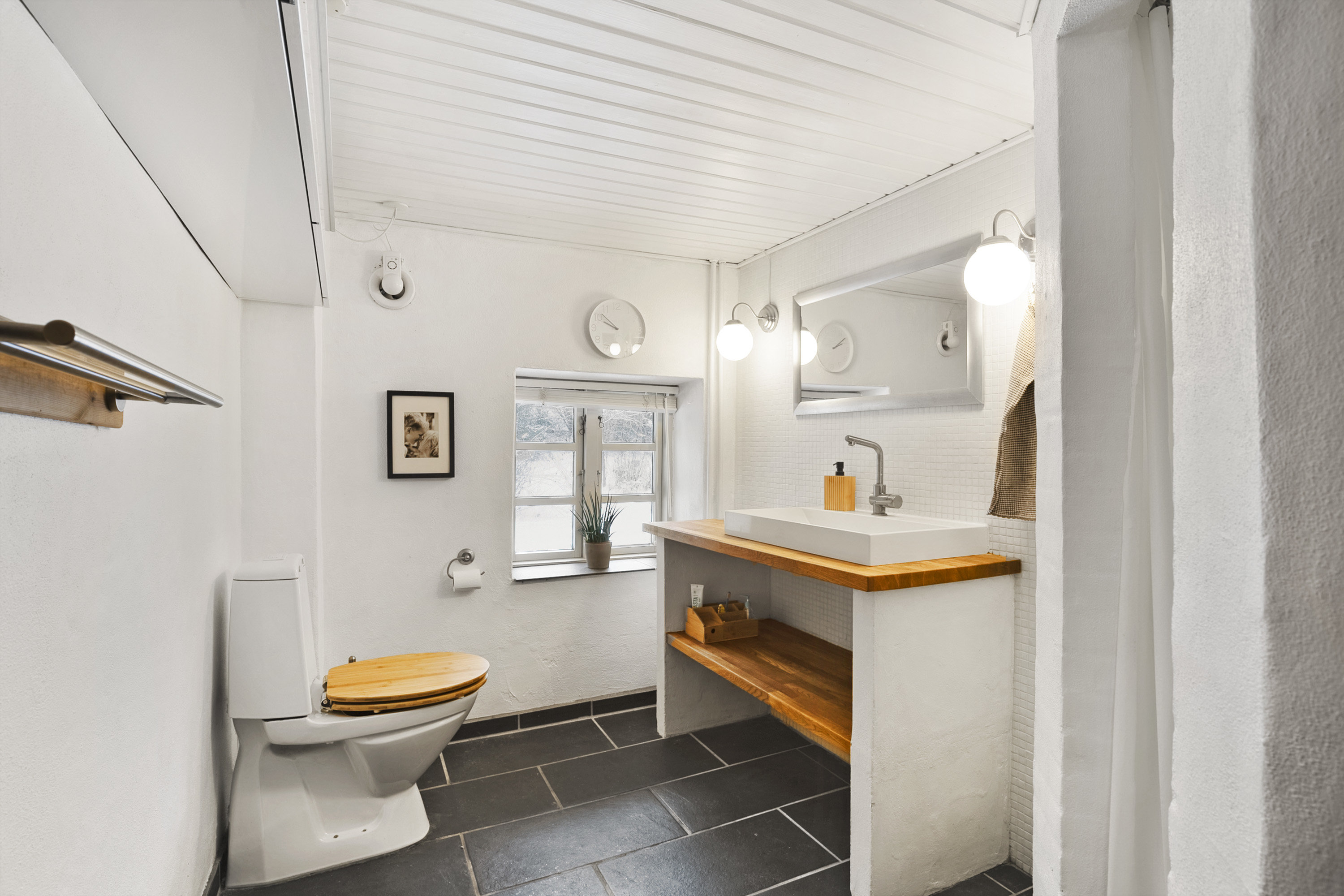 Fremhævet toilet billede i fuldskærmstilstand. Billede af Bakkevej 60, 5492 Vissenbjerg