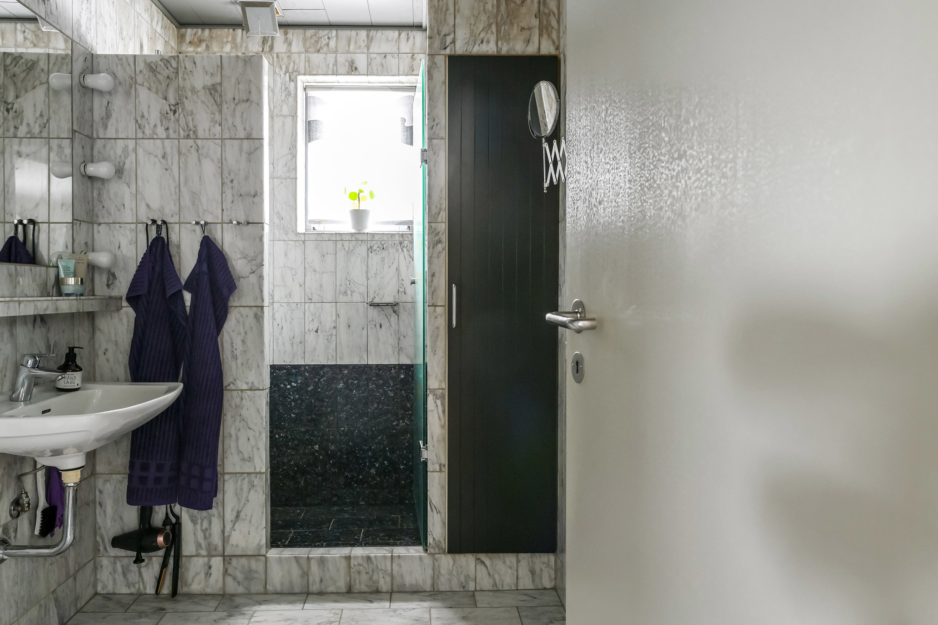 Fremhævet badeværelse billede i fuldskærmstilstand. Billede af Hindbærvej 3, 6715 Esbjerg N