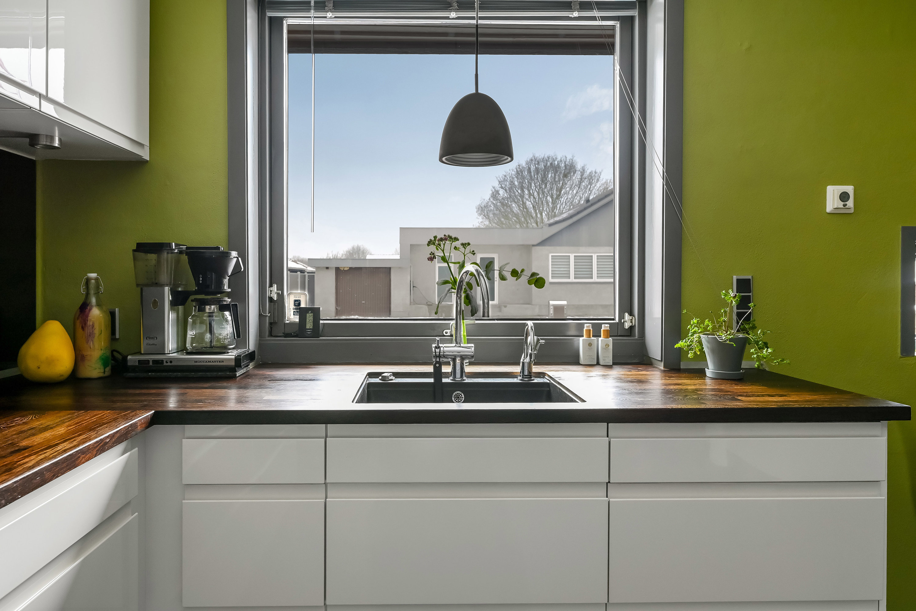 Fremhævet køkken billede i fuldskærmstilstand. Billede af Hindbærvej 3, 6715 Esbjerg N