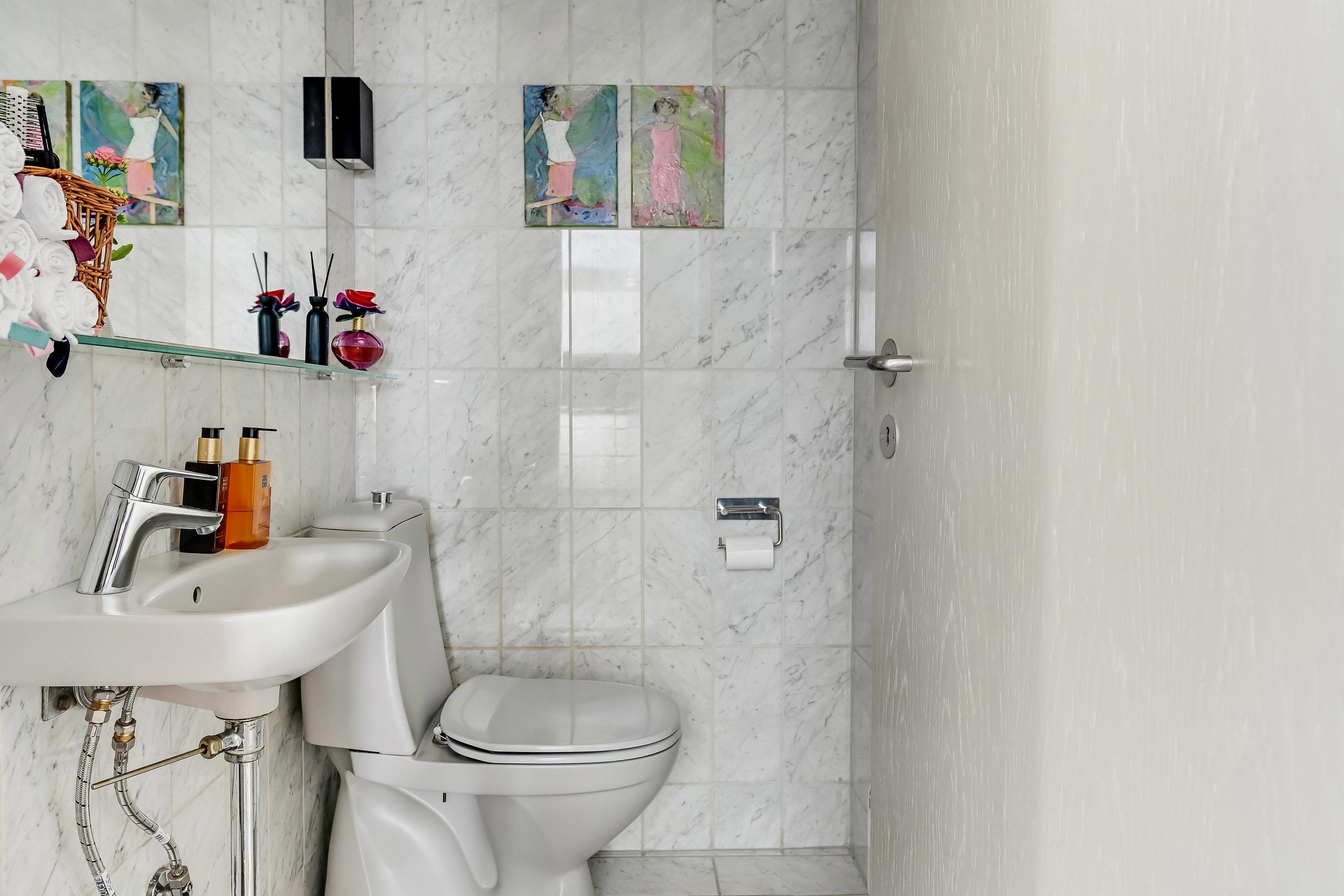 Fremhævet toilet billede i fuldskærmstilstand. Billede af Hindbærvej 3, 6715 Esbjerg N