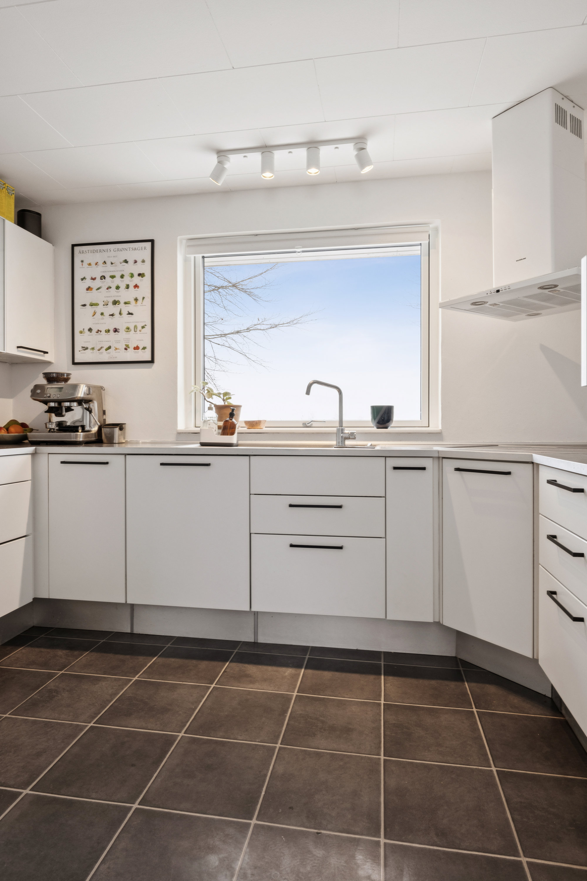 Fremhævet køkken billede i fuldskærmstilstand. Billede af Havrevænget 10, Thorsager, 8410 Rønde