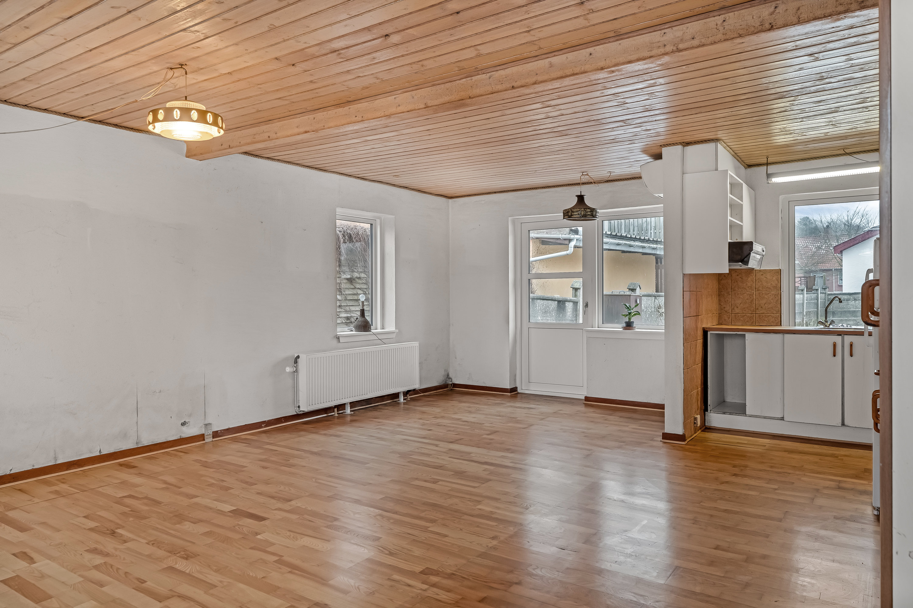 Fremhævet køkken/alrum/stue billede i fuldskærmstilstand. Billede af Toftevej 4, Bølling, 6900 Skjern