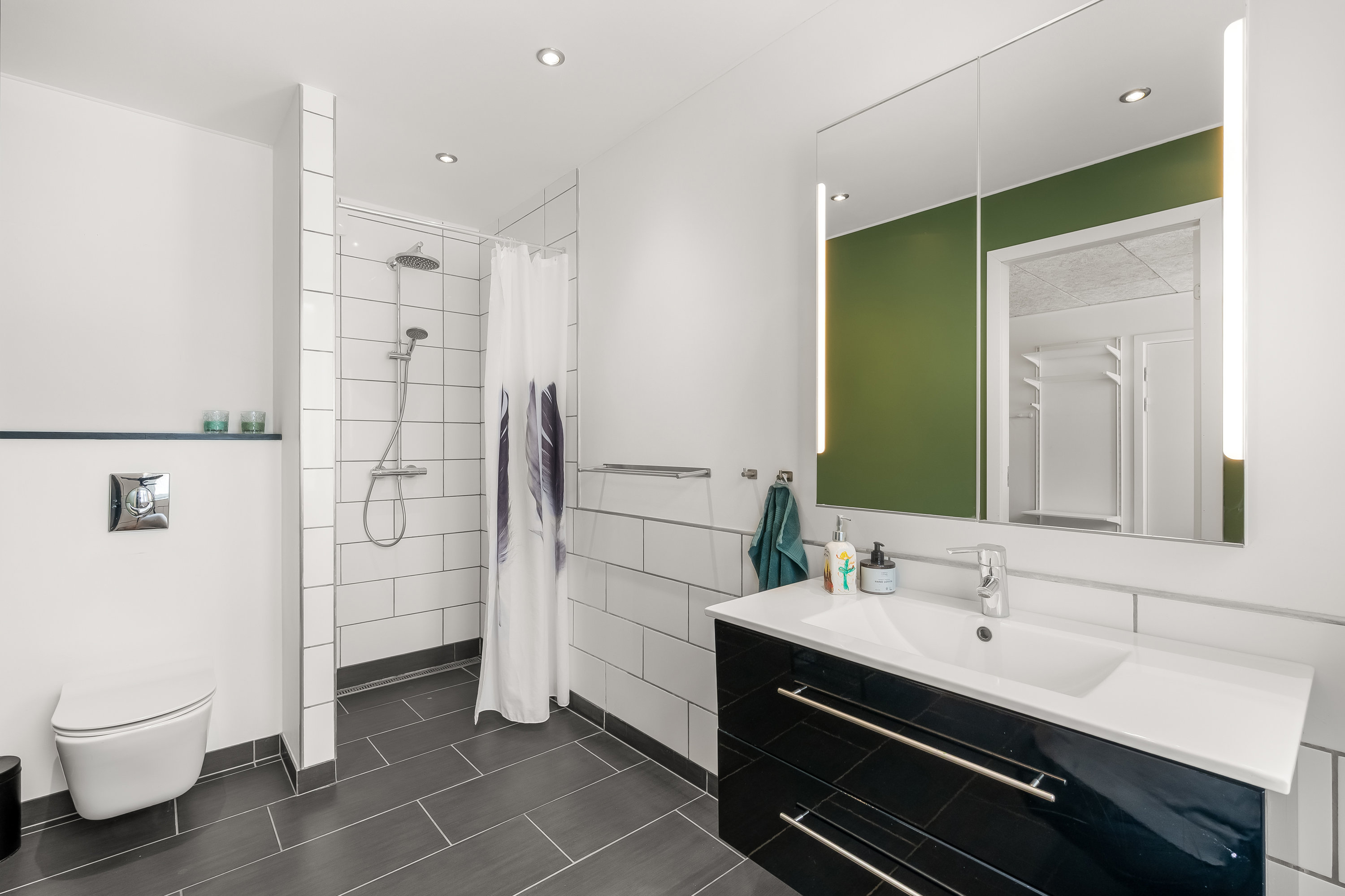 Fremhævet badeværelse billede i fuldskærmstilstand. Billede af Kærmarksvej 50, Birkelev, 6780 Skærbæk