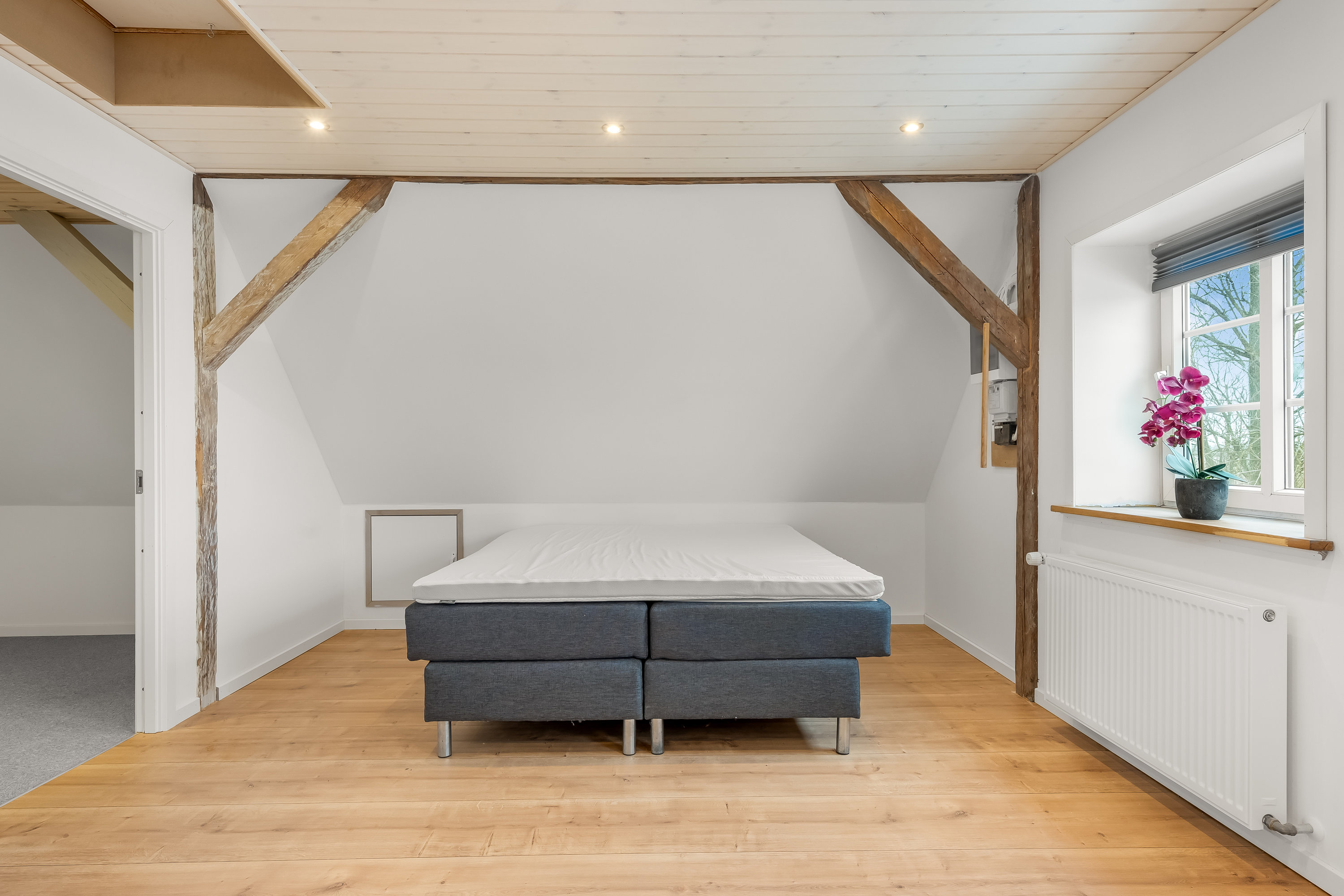 Fremhævet soveværelse billede i fuldskærmstilstand. Billede af Kærmarksvej 50, Birkelev, 6780 Skærbæk