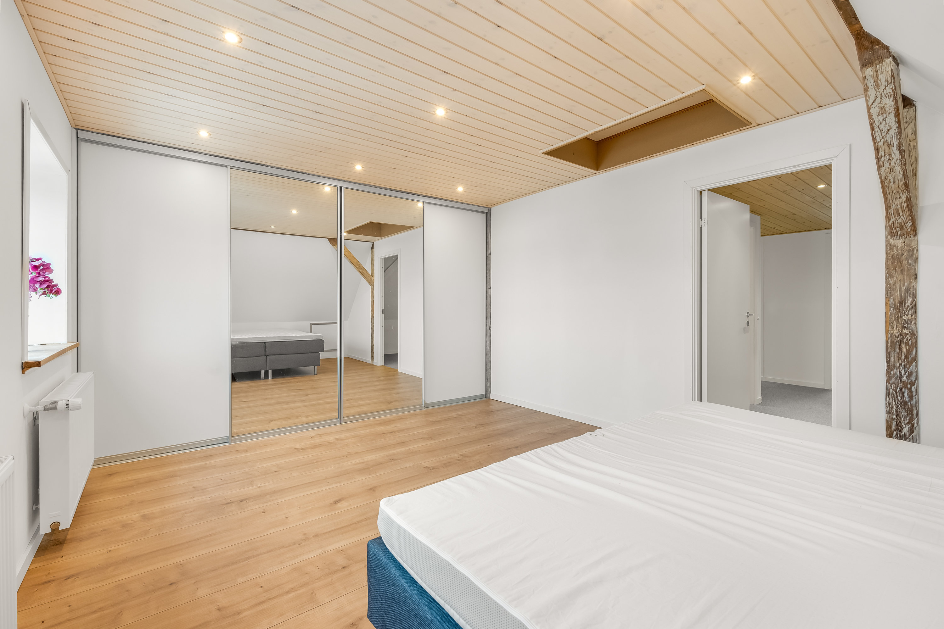 Fremhævet soveværelse billede i fuldskærmstilstand. Billede af Kærmarksvej 50, Birkelev, 6780 Skærbæk