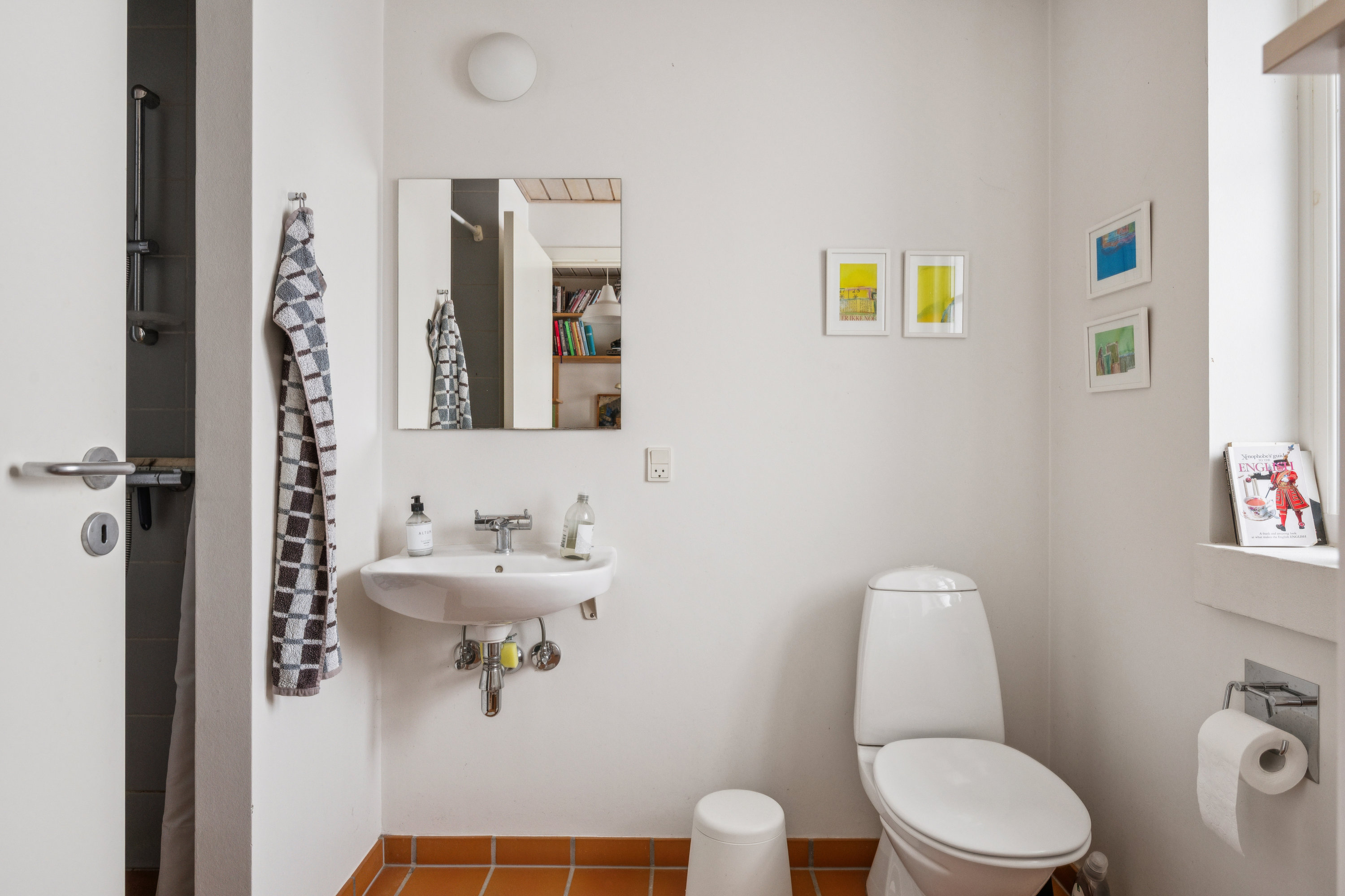 Fremhævet badeværelse billede i fuldskærmstilstand. Billede af Kalvehaven 18, Handrup Bakker, 8400 Ebeltoft