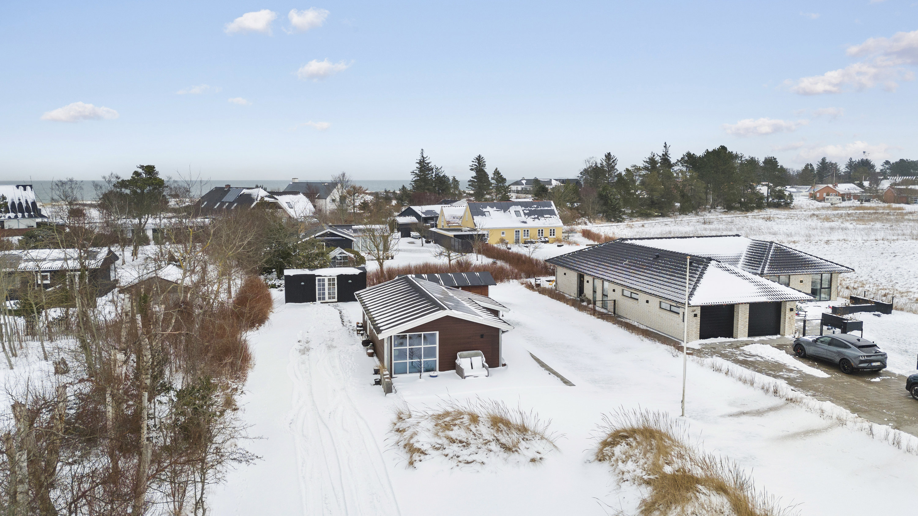 Fremhævet facade billede i fuldskærmstilstand. Billede af Rughaven 15A, 9970 Strandby
