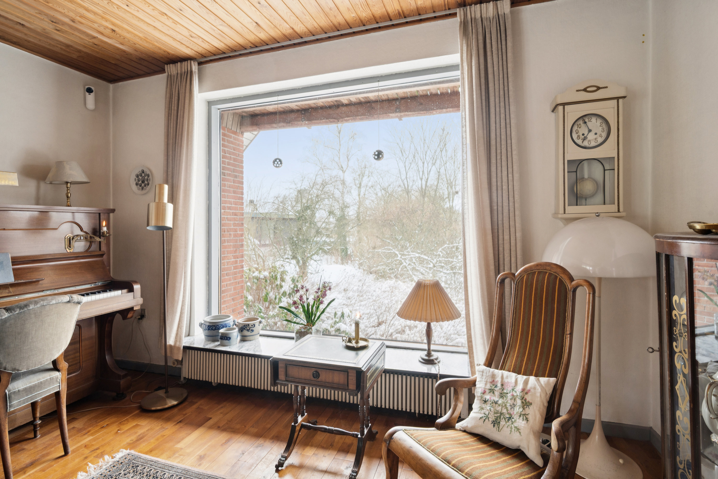 Fremhævet stue billede i fuldskærmstilstand. Billede af Miravej 14, Søften, 8382 Hinnerup