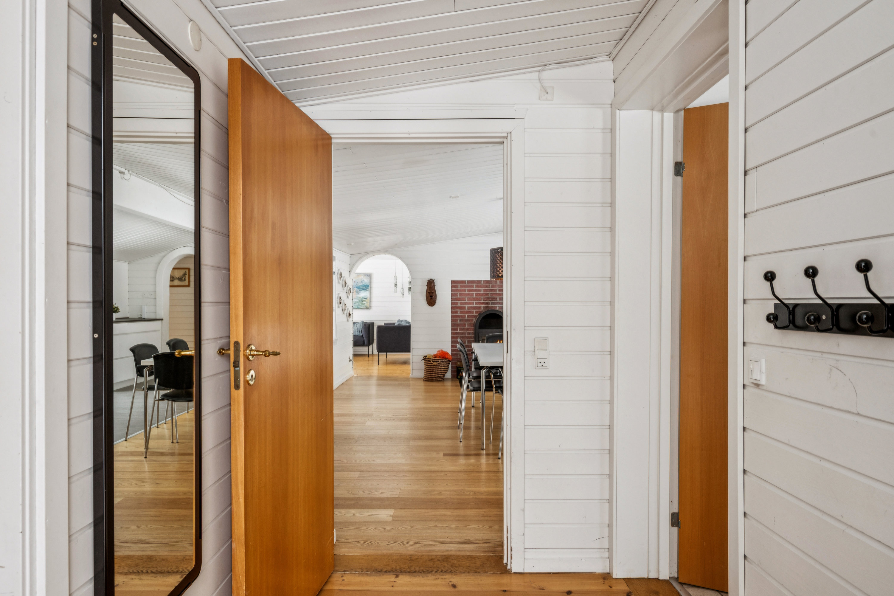 Fremhævet gang billede i fuldskærmstilstand. Billede af Rønne Alle 11, Dragsmur, 8420 Knebel