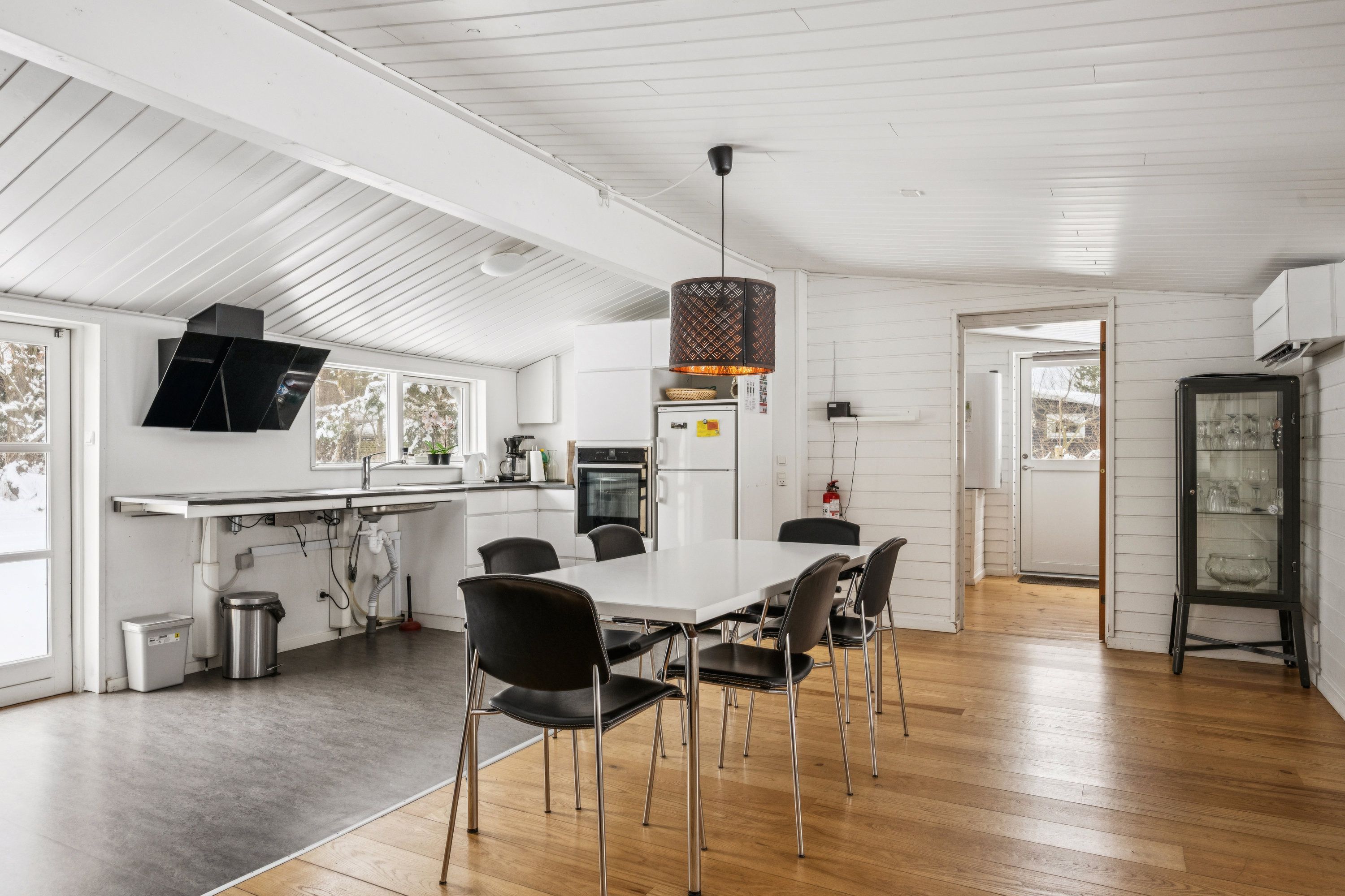 Fremhævet alrum billede i fuldskærmstilstand. Billede af Rønne Alle 11, Dragsmur, 8420 Knebel