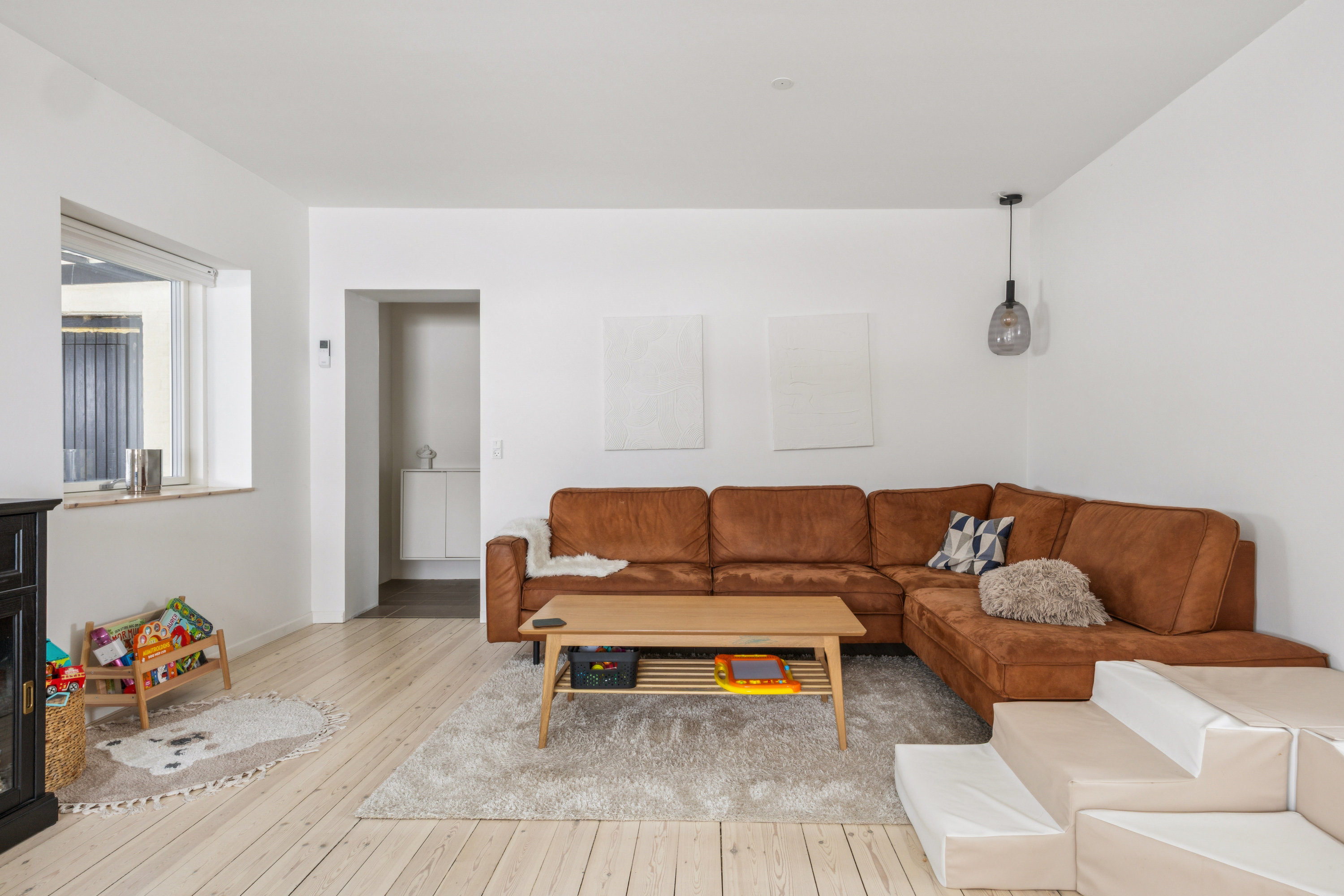 Fremhævet stue billede i fuldskærmstilstand. Billede af Salbyvej 6, 4600 Køge