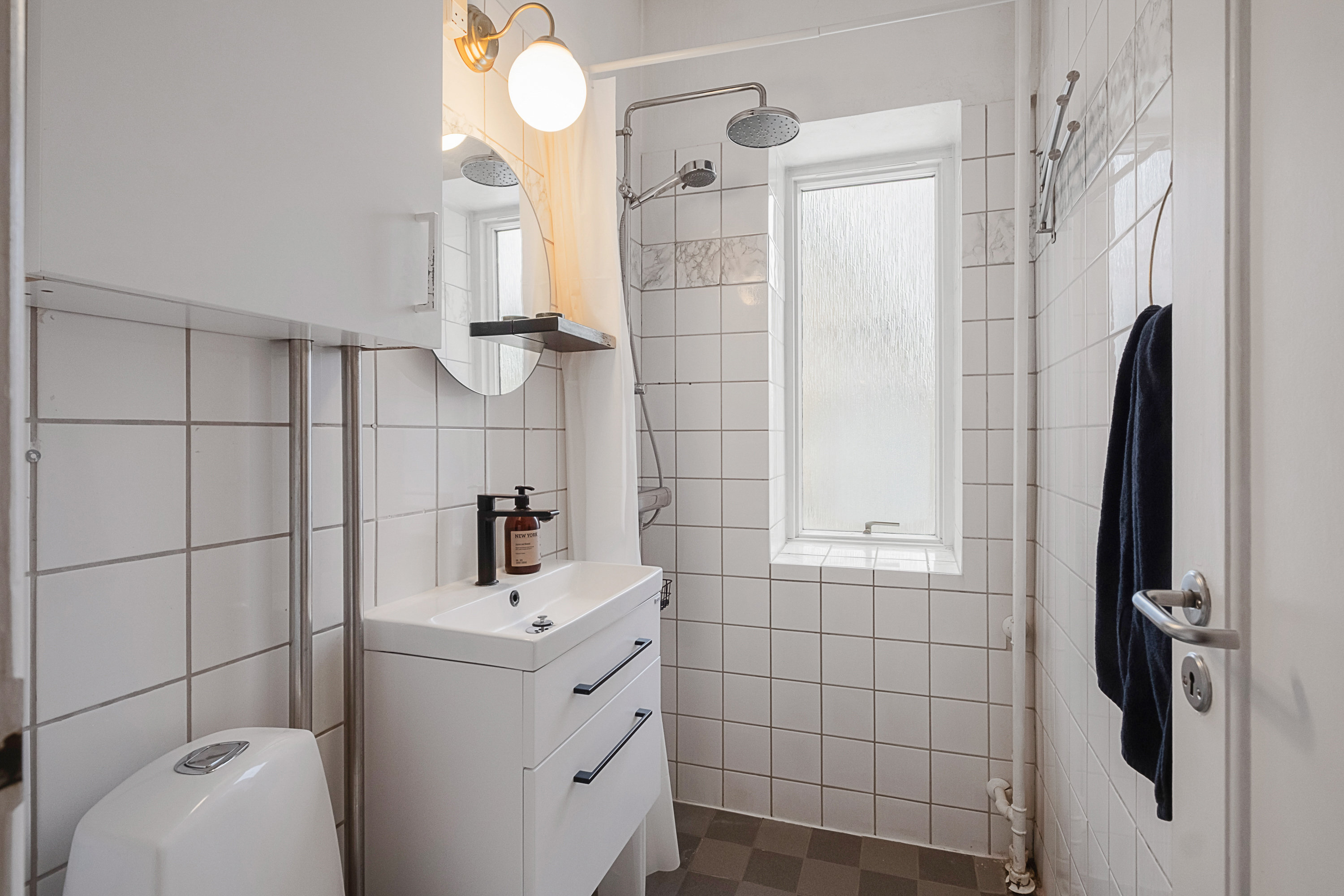 Fremhævet badeværelse billede i fuldskærmstilstand. Billede af Augustenborggade 3, 2. tv., 8000 Aarhus C