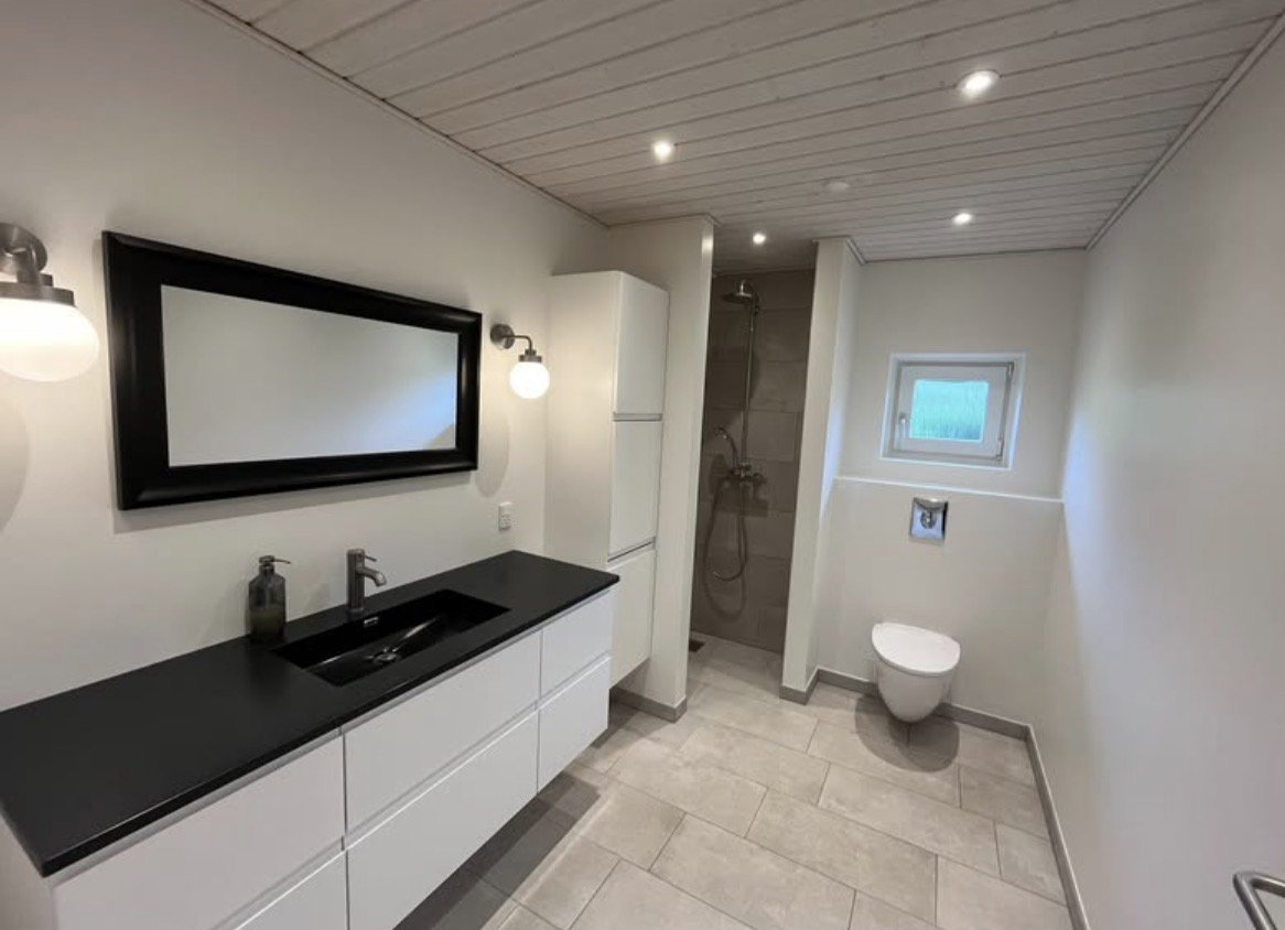 Fremhævet bad billede i fuldskærmstilstand. Billede af Kirkevænget 19, 8722 Hedensted