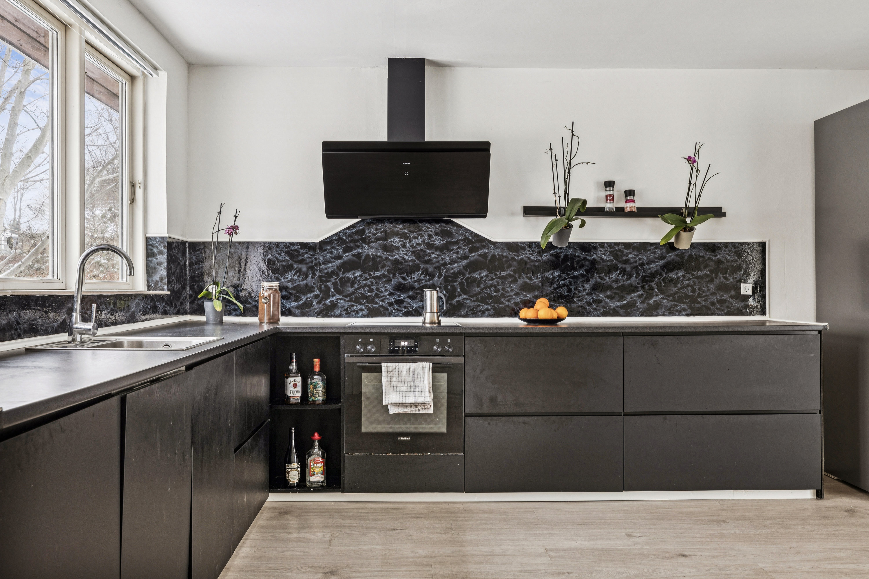 Fremhævet køkken billede i fuldskærmstilstand. Billede af Balslevvej 1A, Ejby, 5592 Ejby