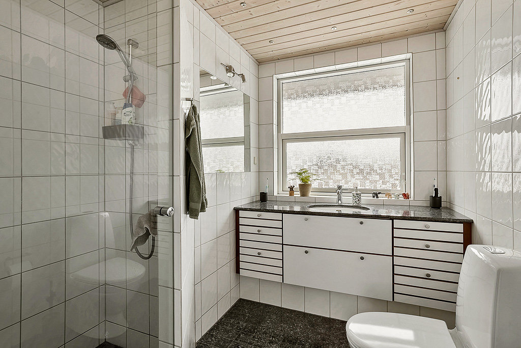 Fremhævet badeværelse billede i fuldskærmstilstand. Billede af Bøgevej 1, Frølunde, 4220 Korsør