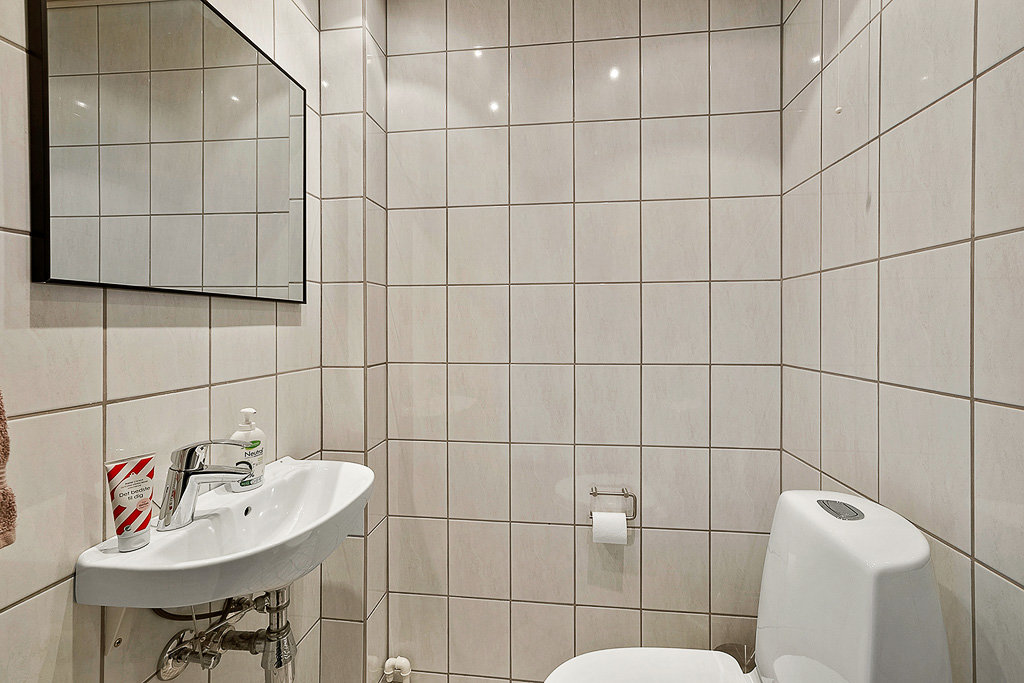 Fremhævet toilet billede i fuldskærmstilstand. Billede af Bøgevej 1, Frølunde, 4220 Korsør