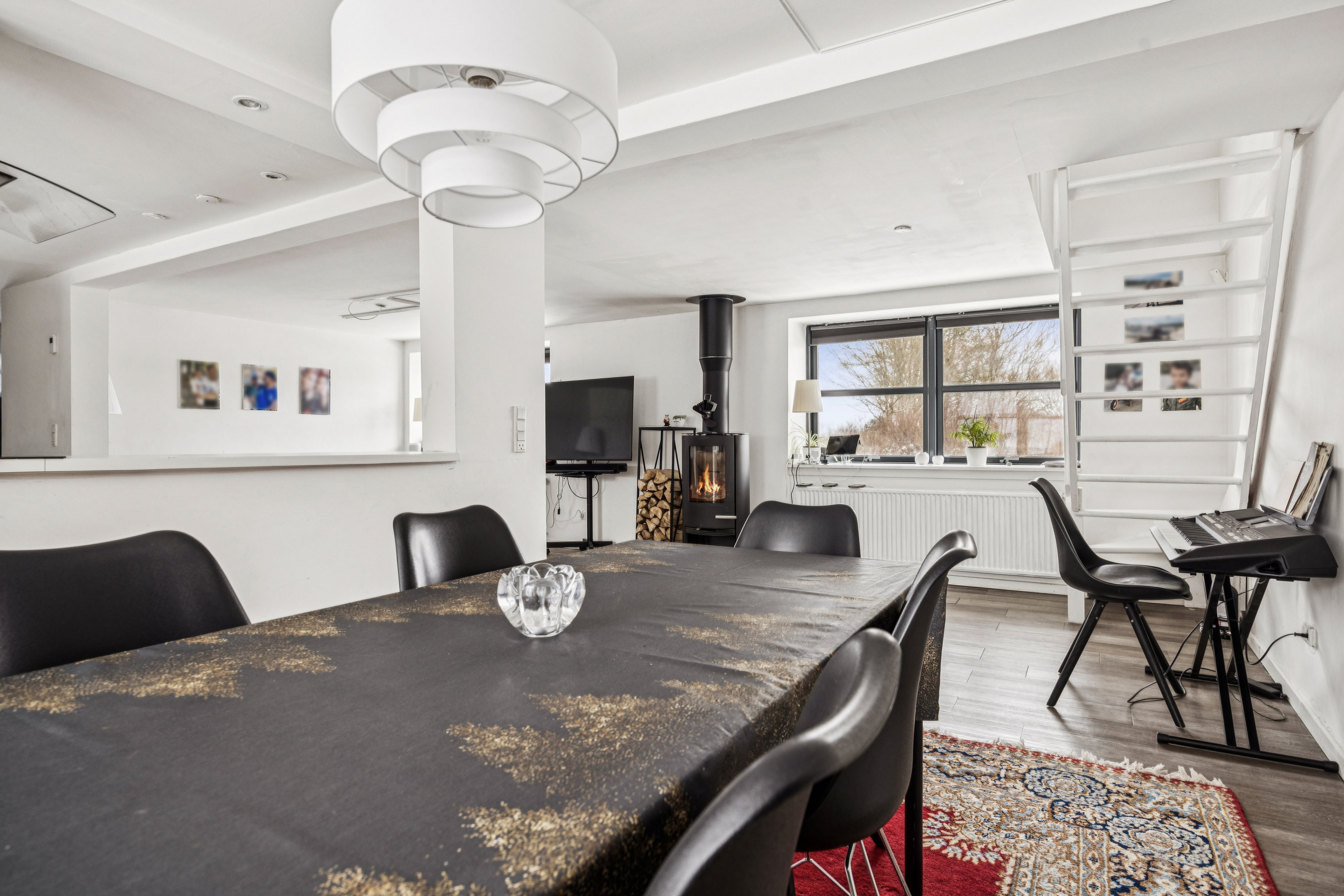 Fremhævet stue billede i fuldskærmstilstand. Billede af Halsvej 34, Rærup, 9310 Vodskov