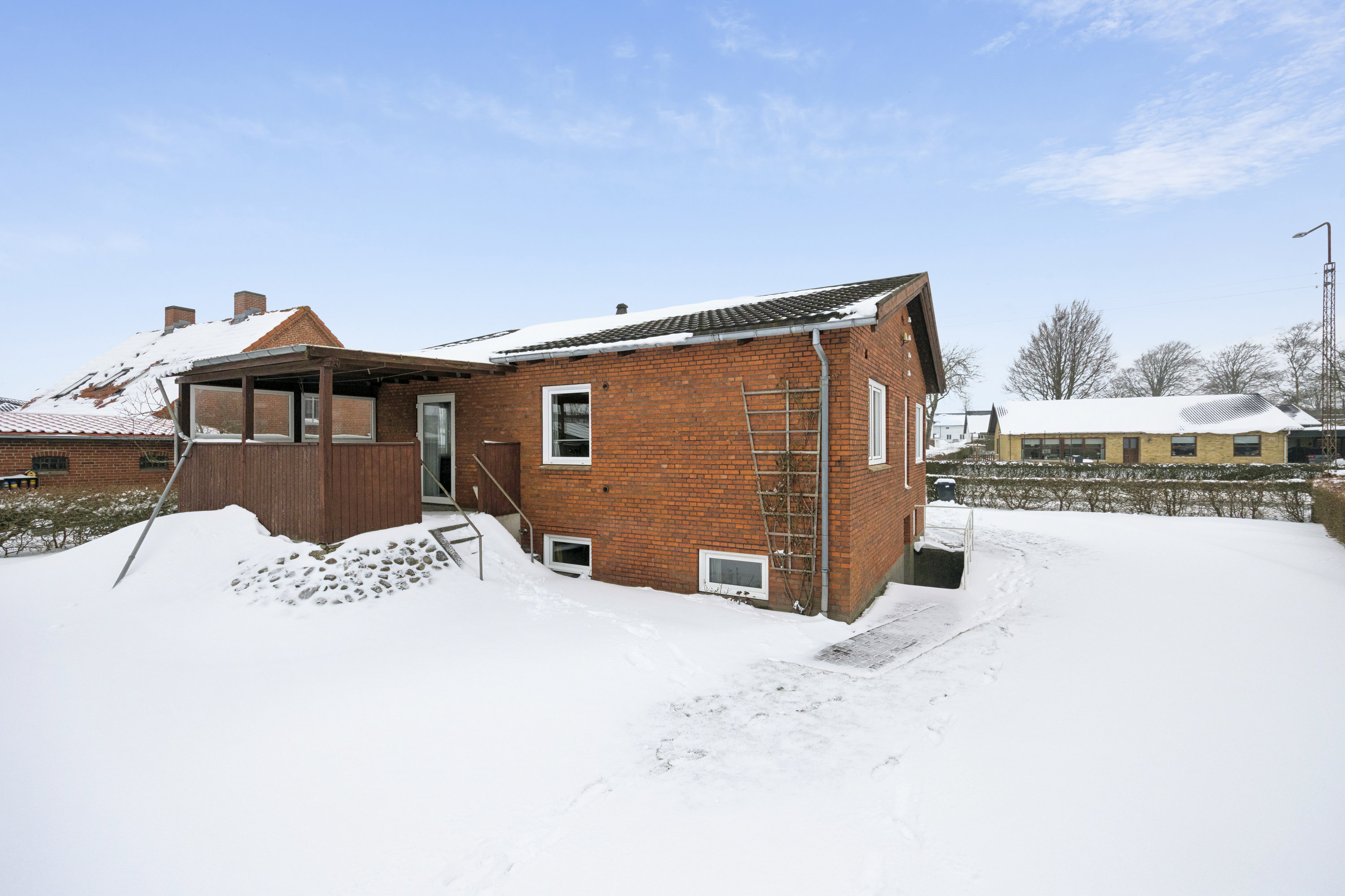 Fremhævet facade billede i fuldskærmstilstand. Billede af Vestvej 17, Langholt, 9310 Vodskov