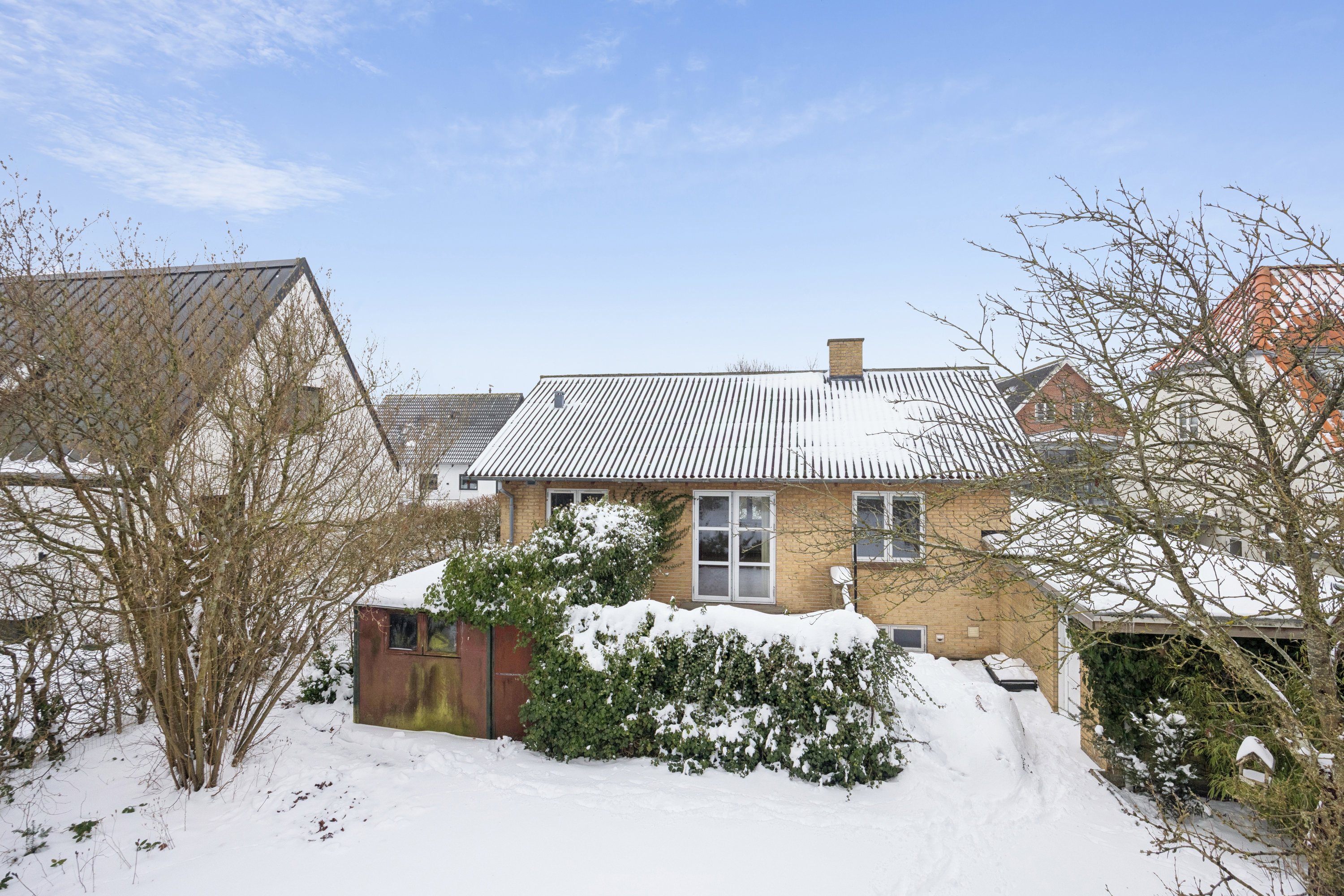 Fremhævet facade billede i fuldskærmstilstand. Billede af Langbrokrovej 4, 9310 Vodskov