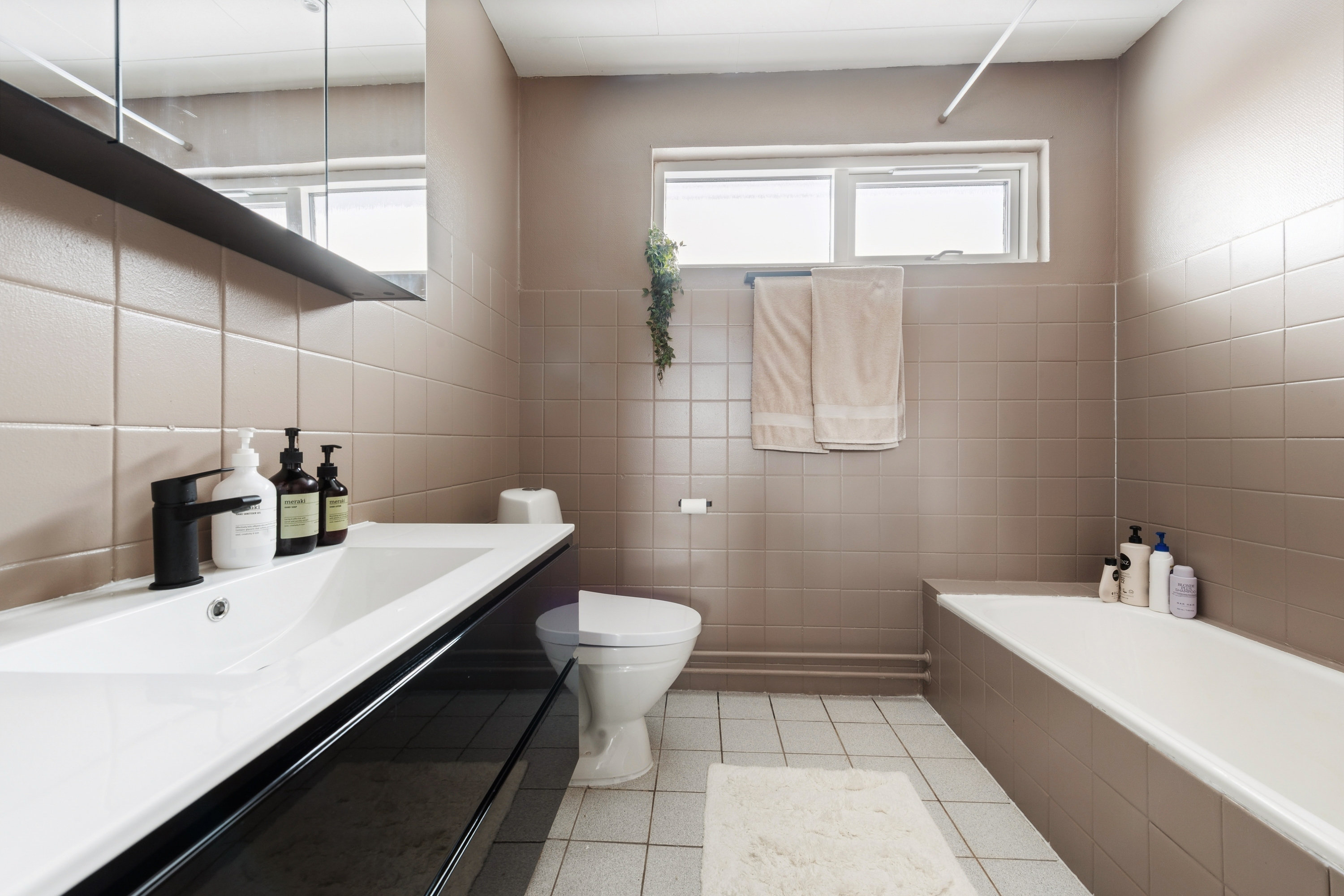 Fremhævet badeværelse billede i fuldskærmstilstand. Billede af Stolpeager 6, 2670 Greve