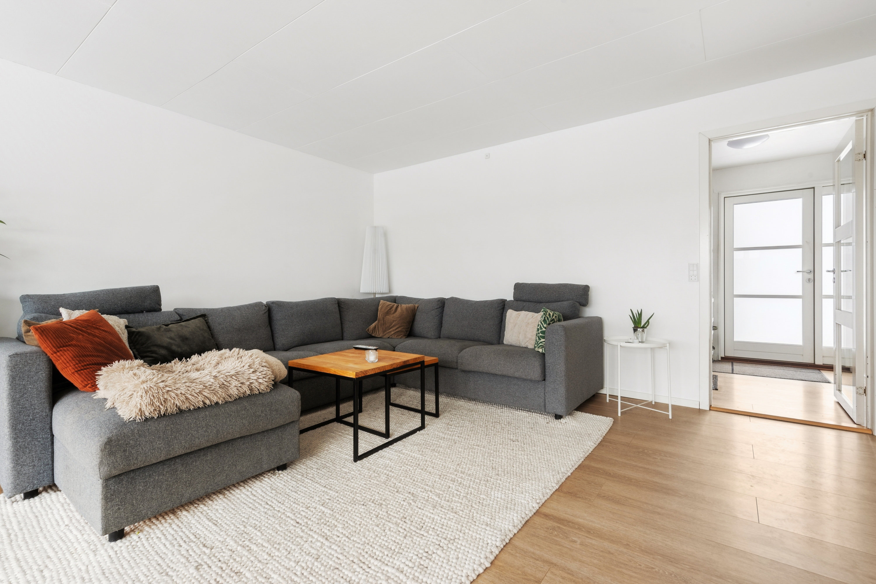 Fremhævet stue billede i fuldskærmstilstand. Billede af Hyldebærlunden 22, 2670 Greve