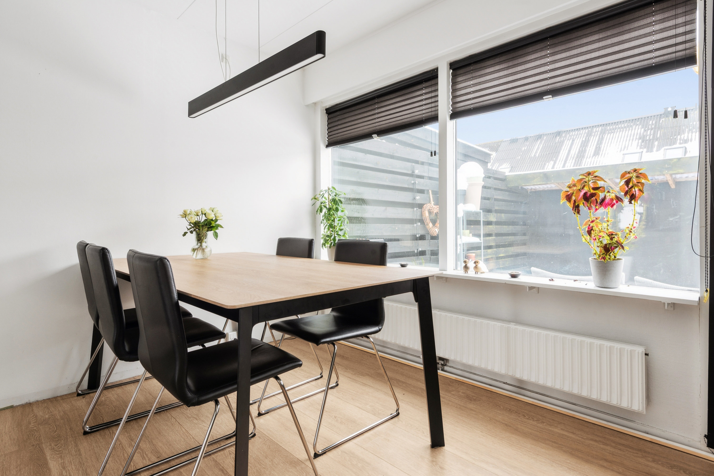 Fremhævet stue billede i fuldskærmstilstand. Billede af Hyldebærlunden 22, 2670 Greve