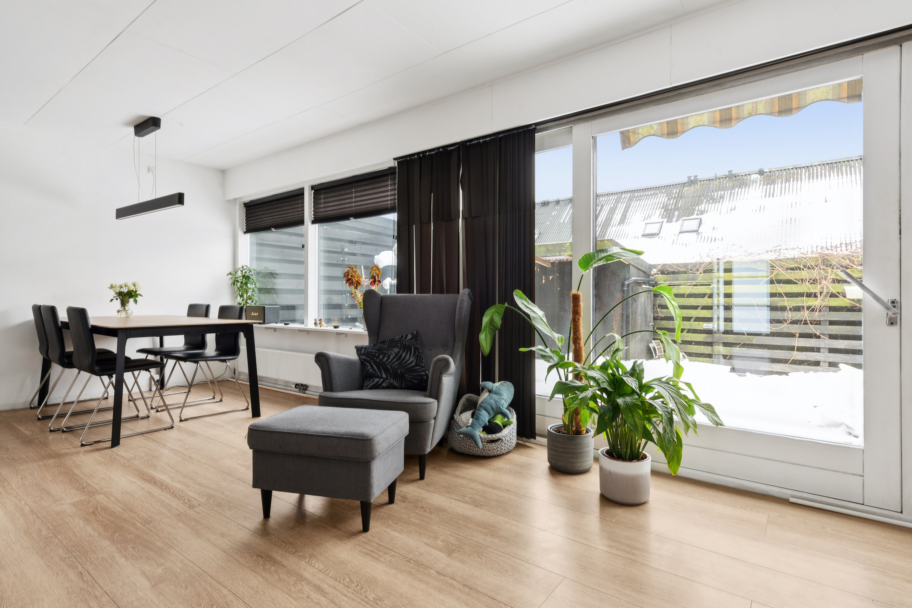 Fremhævet stue billede i fuldskærmstilstand. Billede af Hyldebærlunden 22, 2670 Greve