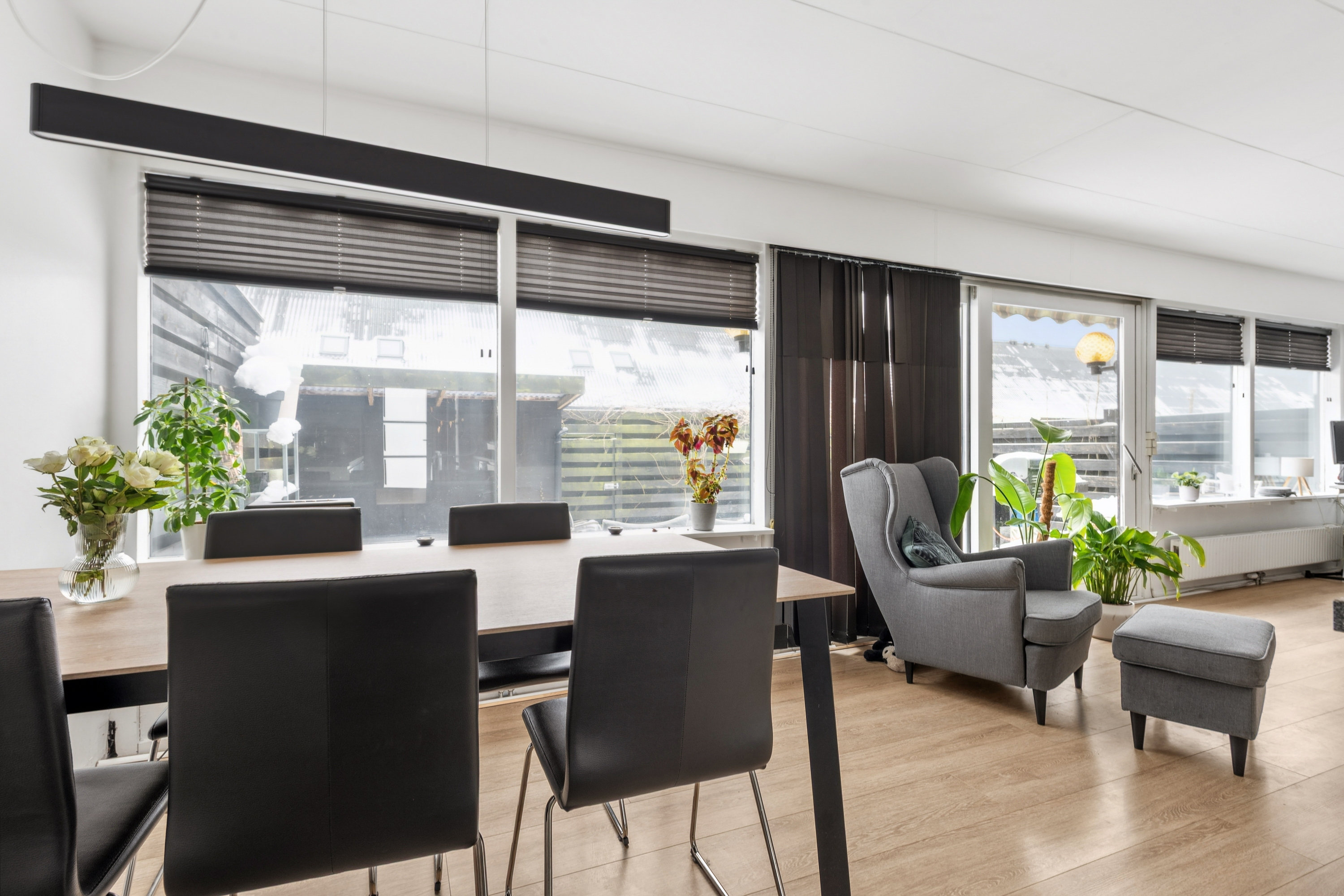 Fremhævet stue billede i fuldskærmstilstand. Billede af Hyldebærlunden 22, 2670 Greve