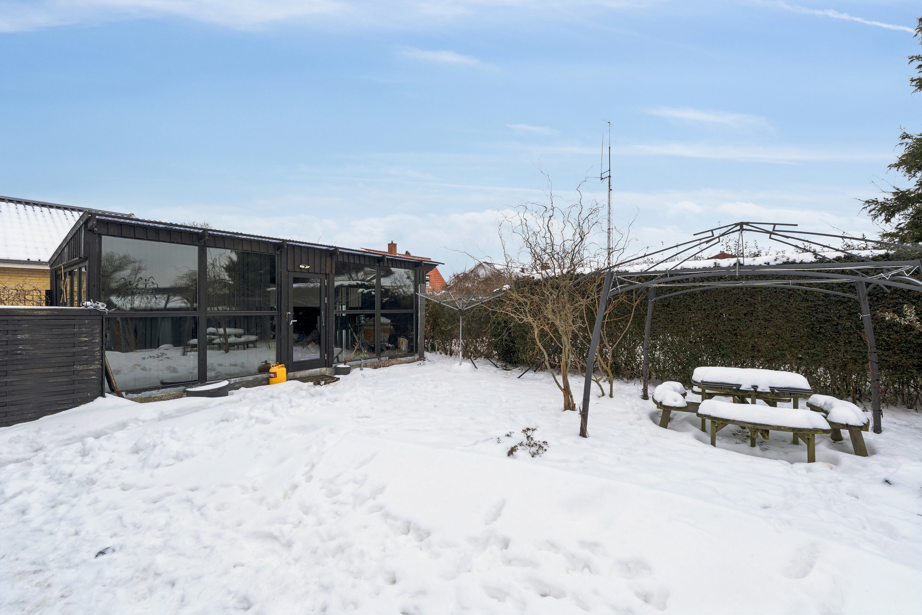 Fremhævet udendørs billede i fuldskærmstilstand. Billede af Hvidovreskellet 35, 2650 Hvidovre