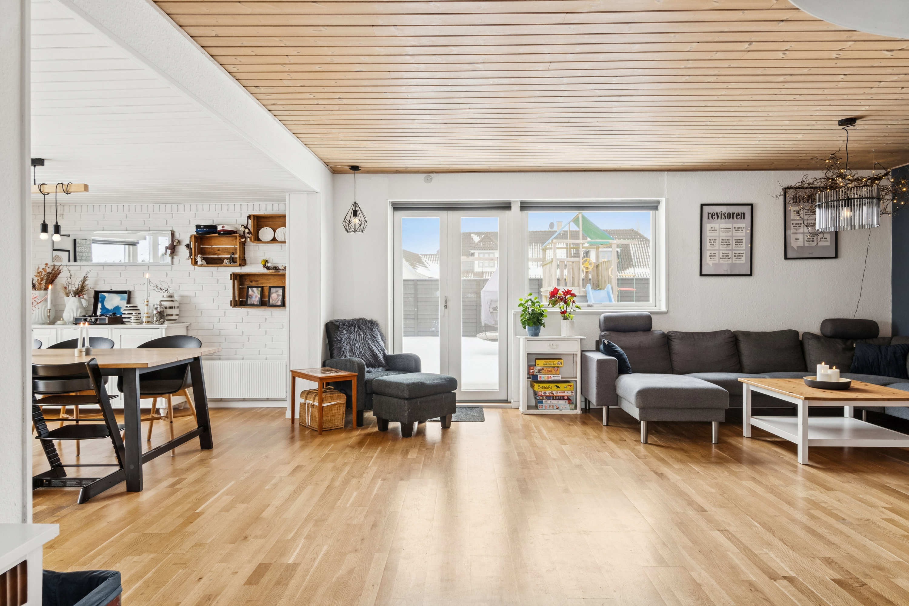 Fremhævet stue billede i fuldskærmstilstand. Billede af Snebærvej 2, 4540 Fårevejle