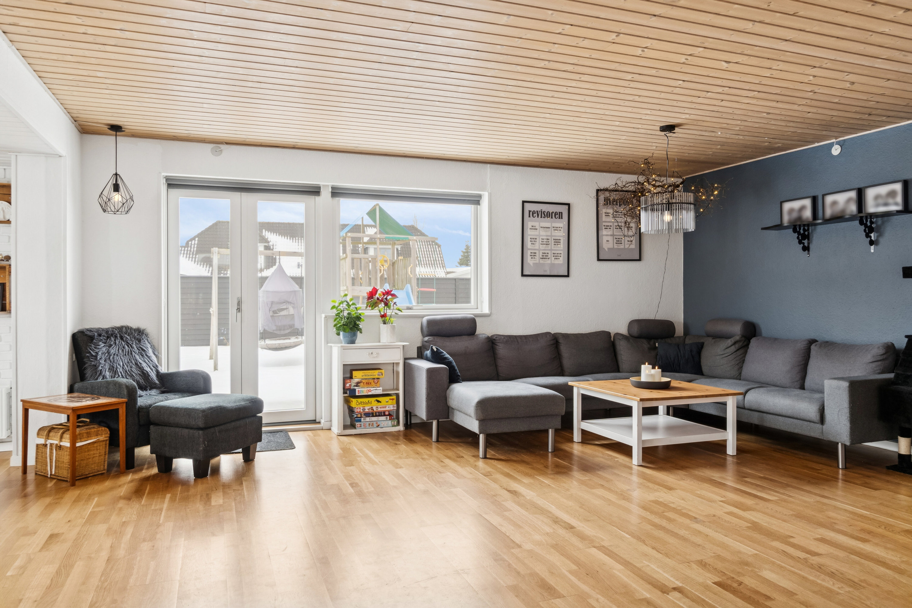 Fremhævet stue billede i fuldskærmstilstand. Billede af Snebærvej 2, 4540 Fårevejle