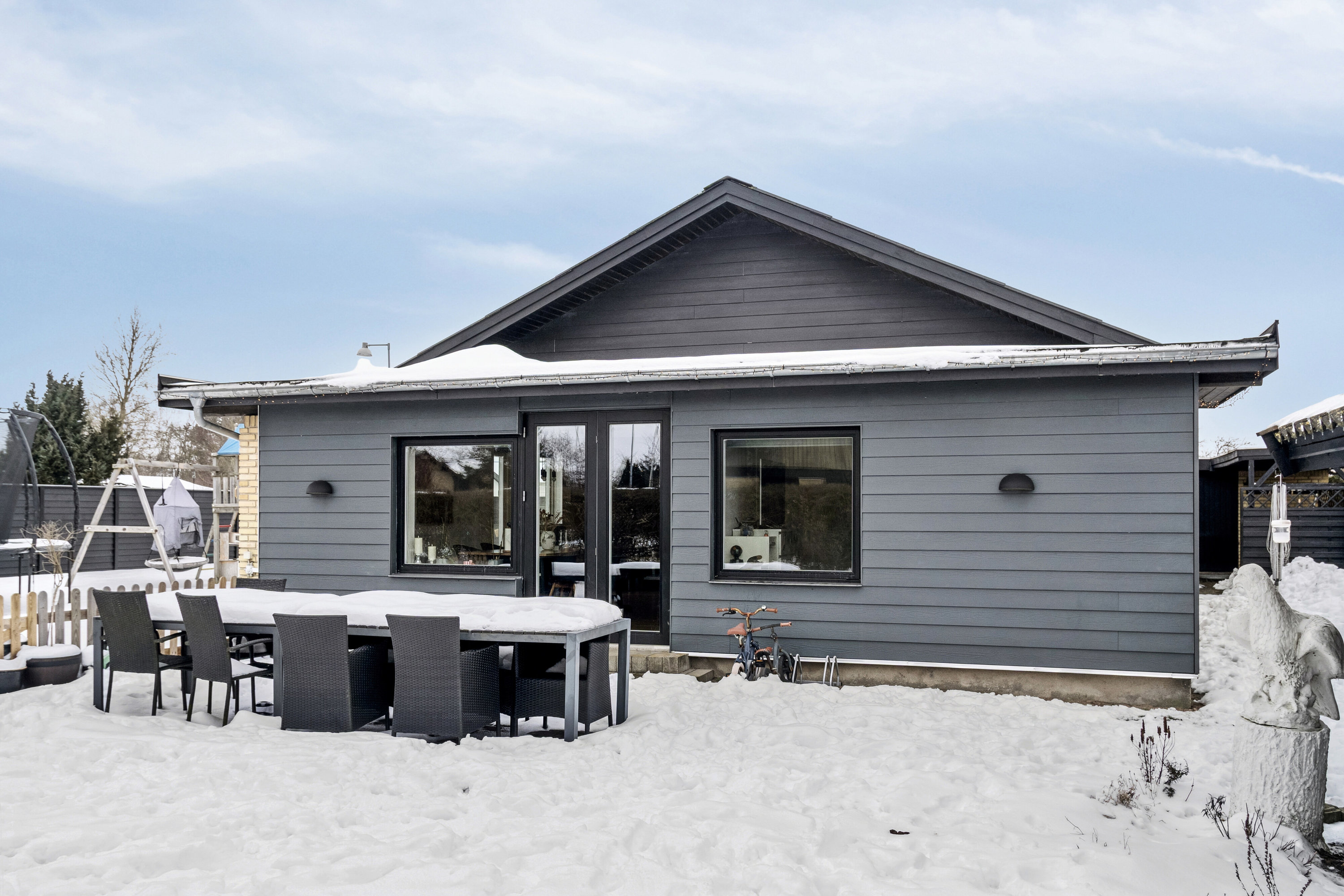 Fremhævet set fra haven billede i fuldskærmstilstand. Billede af Snebærvej 2, 4540 Fårevejle