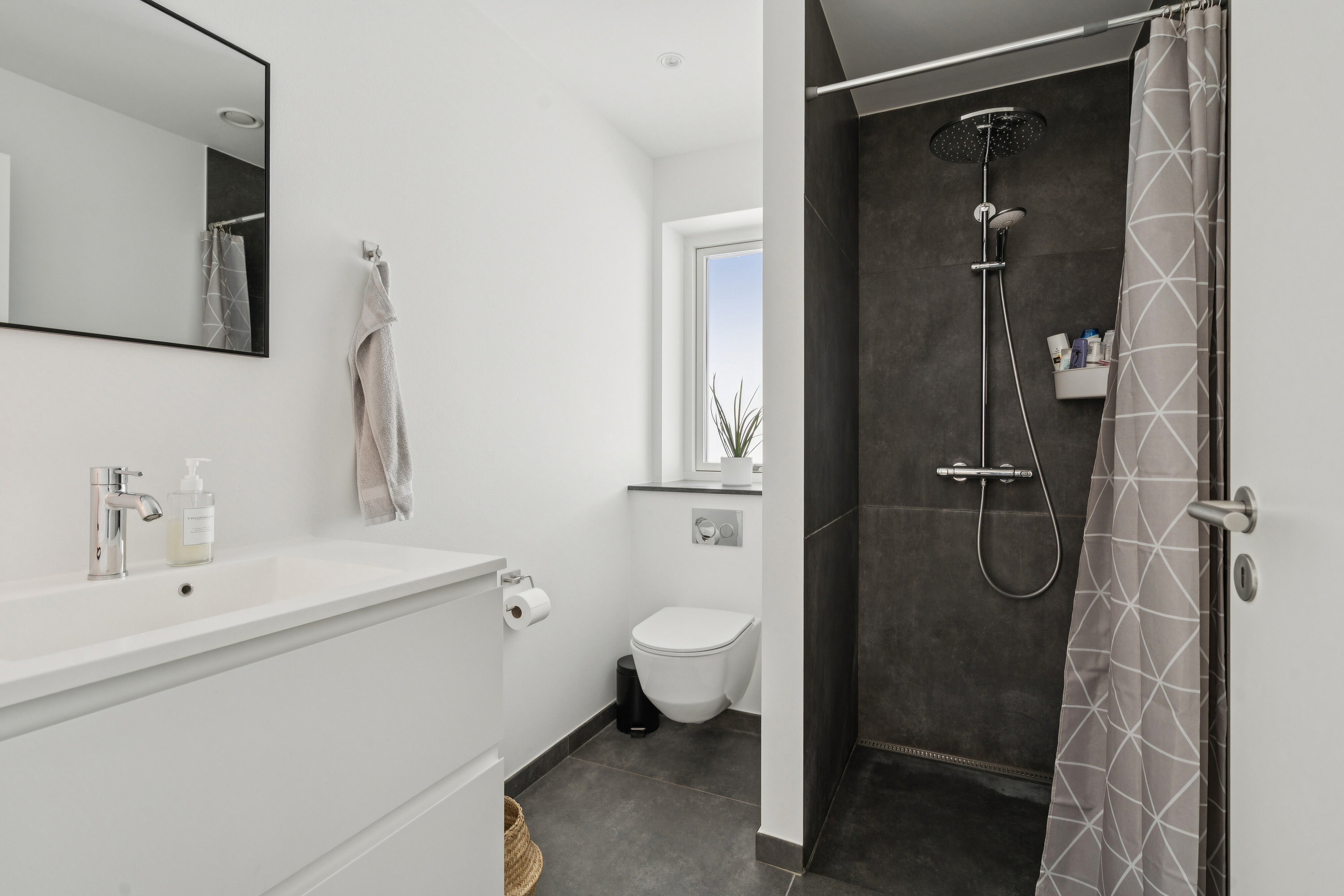 Fremhævet badeværelse billede i fuldskærmstilstand. Billede af Cherryvej 1, Dalby, 4690 Haslev