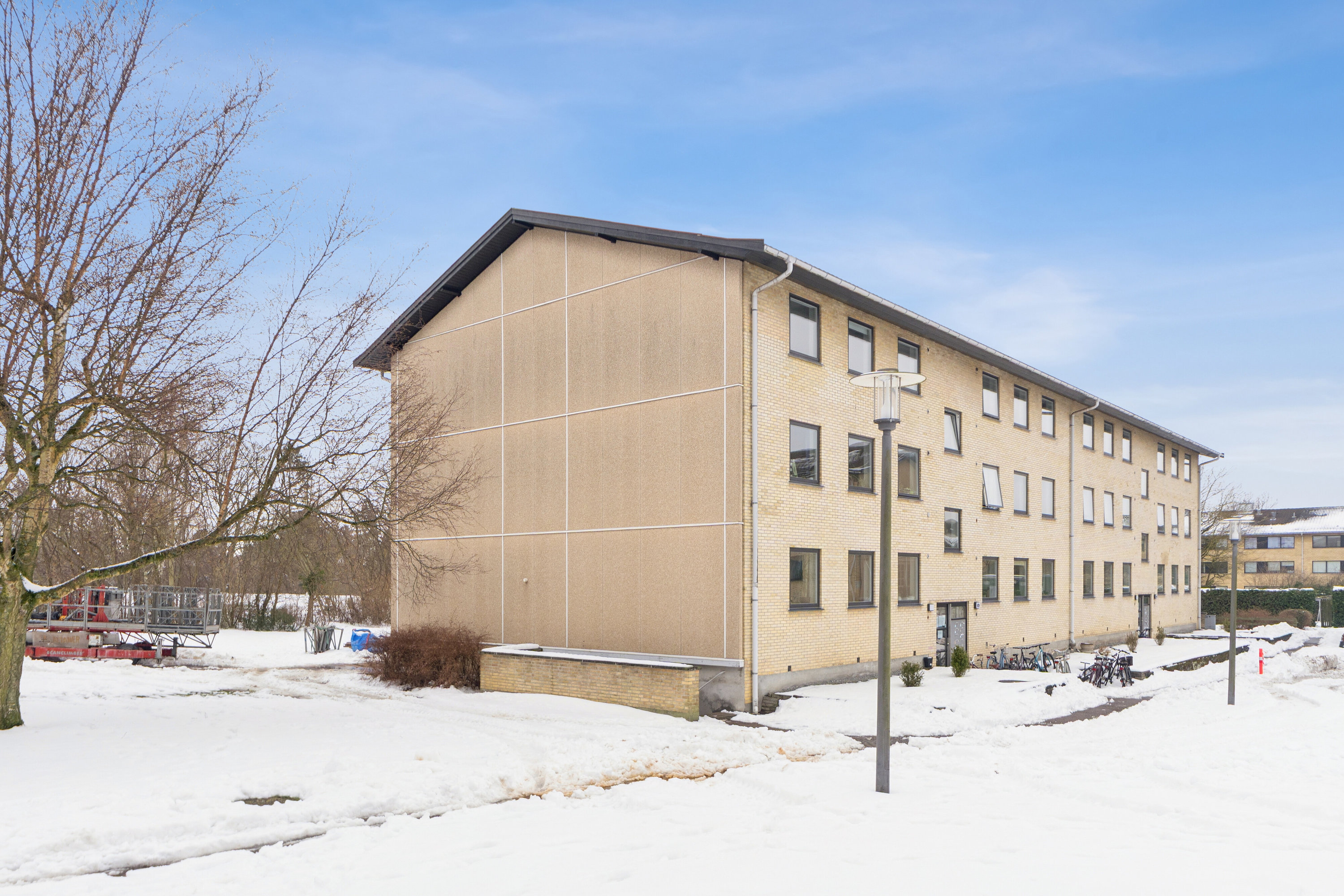 Fremhævet facade billede i fuldskærmstilstand. Billede af Brøndbyvestervej 62B, 1. 3., 2605 Brøndby