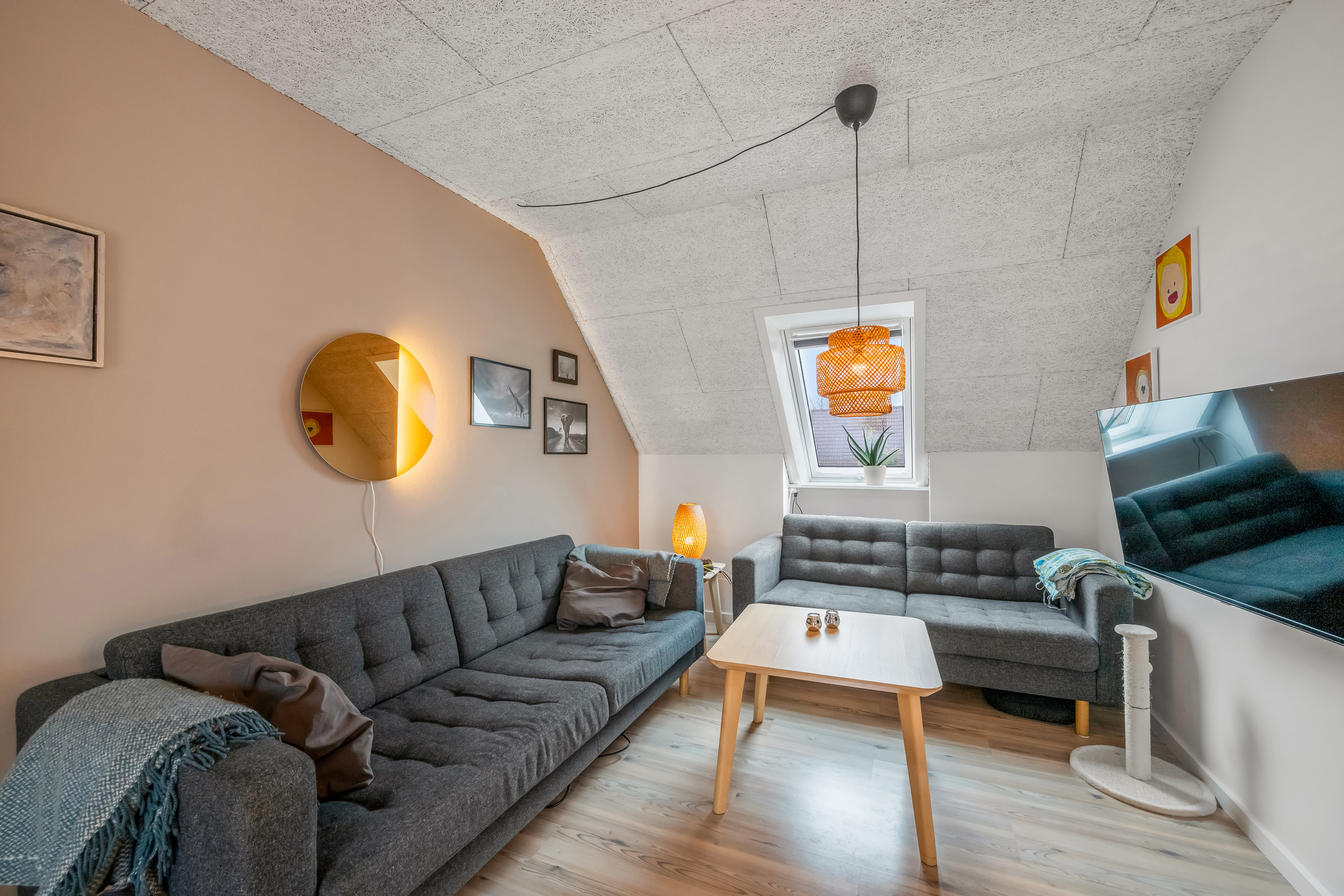 Fremhævet stue billede i fuldskærmstilstand. Billede af Tømmergården 22, 6900 Skjern