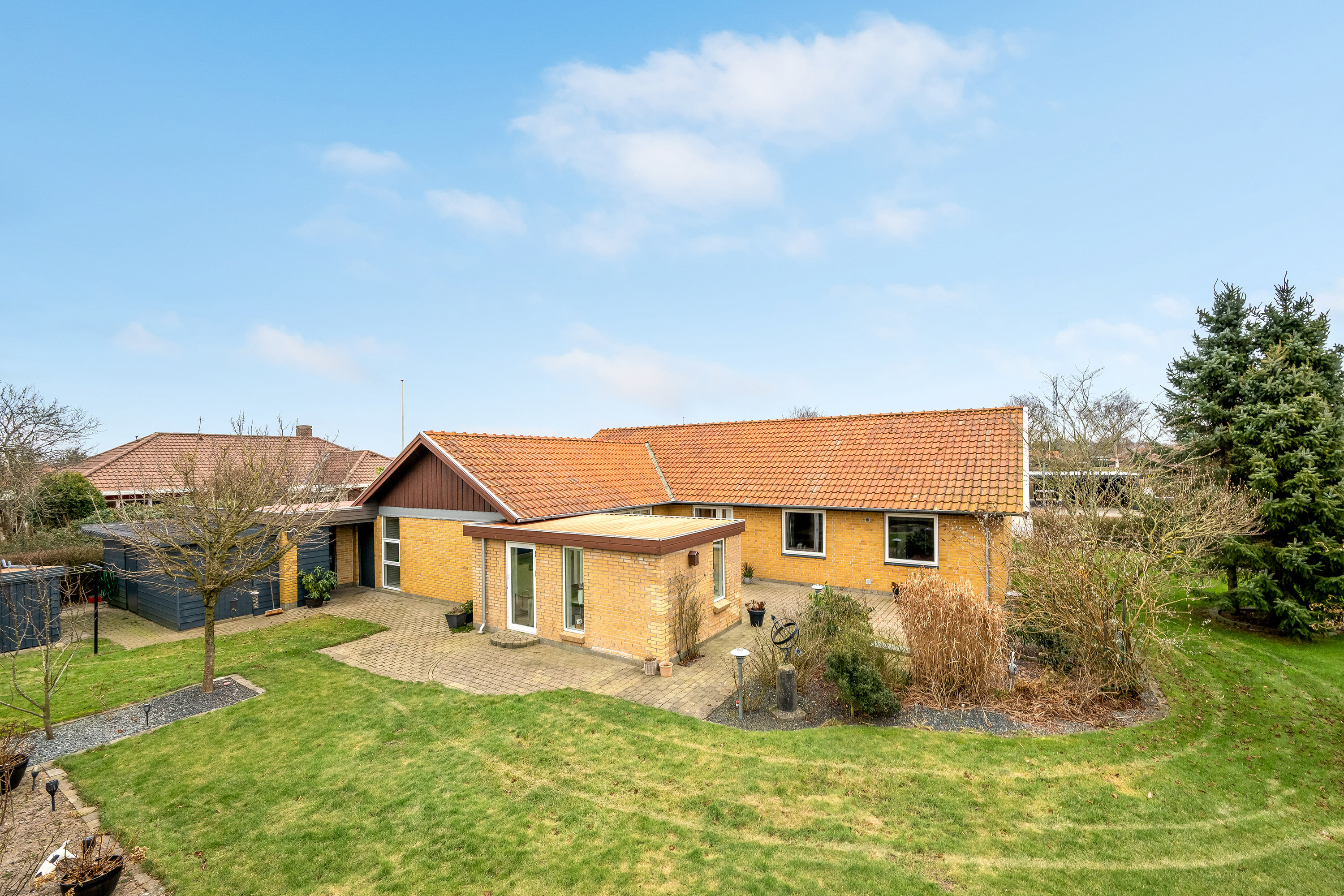 Fremhævet facade billede i fuldskærmstilstand. Billede af Enebærvej 4, Rindum, 6950 Ringkøbing