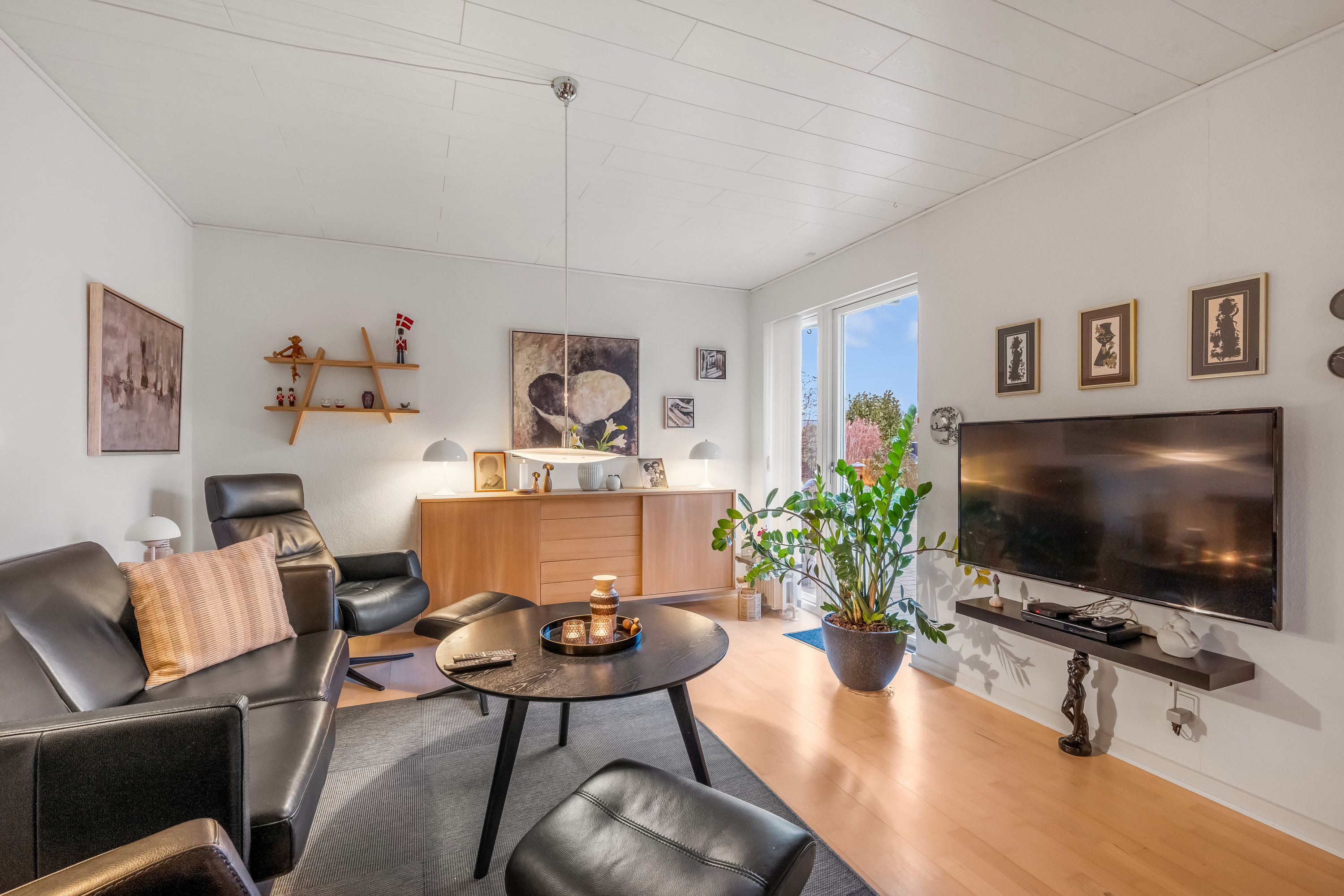 Fremhævet stue billede i fuldskærmstilstand. Billede af Enebærvej 4, Rindum, 6950 Ringkøbing