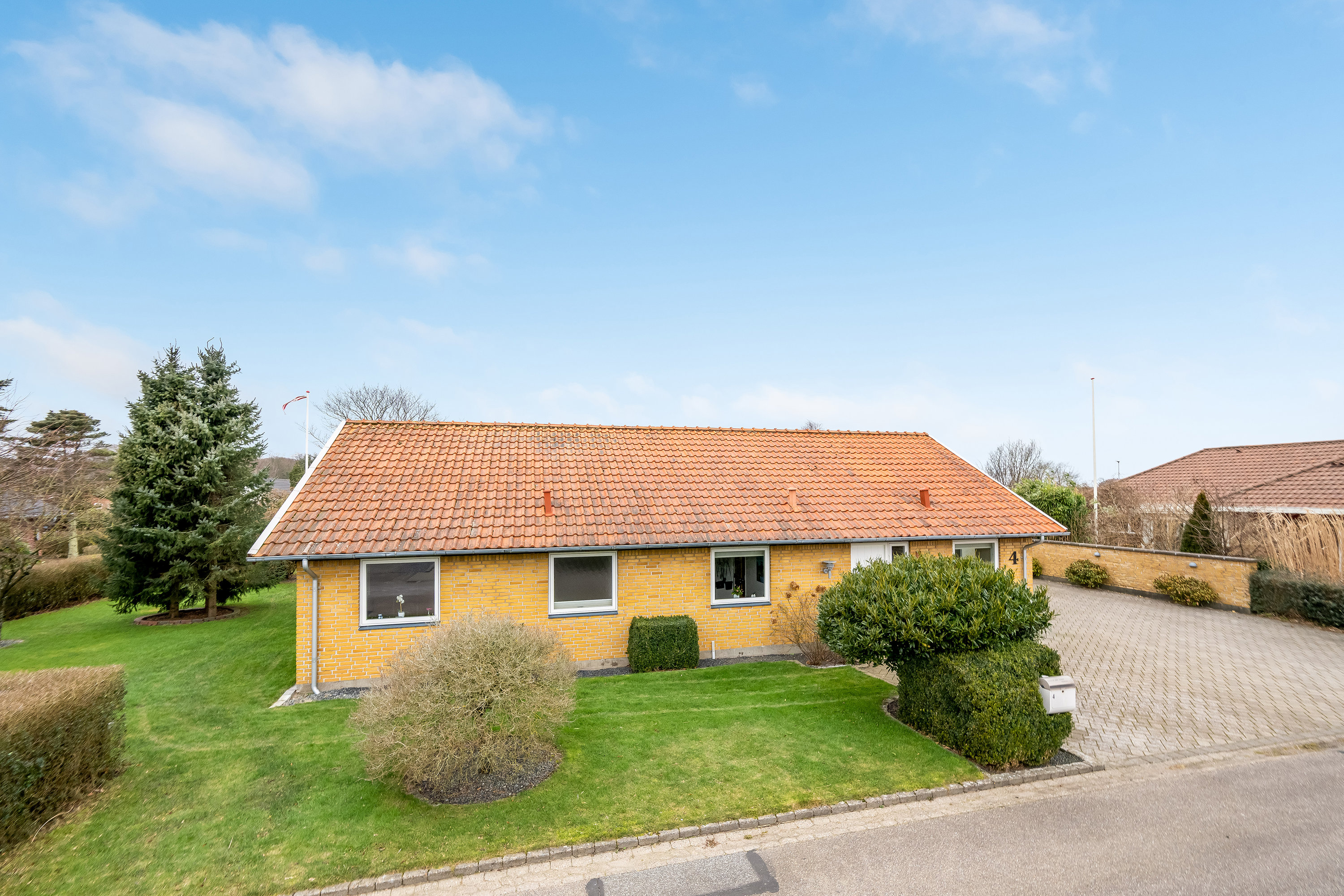 Fremhævet facade billede i fuldskærmstilstand. Billede af Enebærvej 4, Rindum, 6950 Ringkøbing