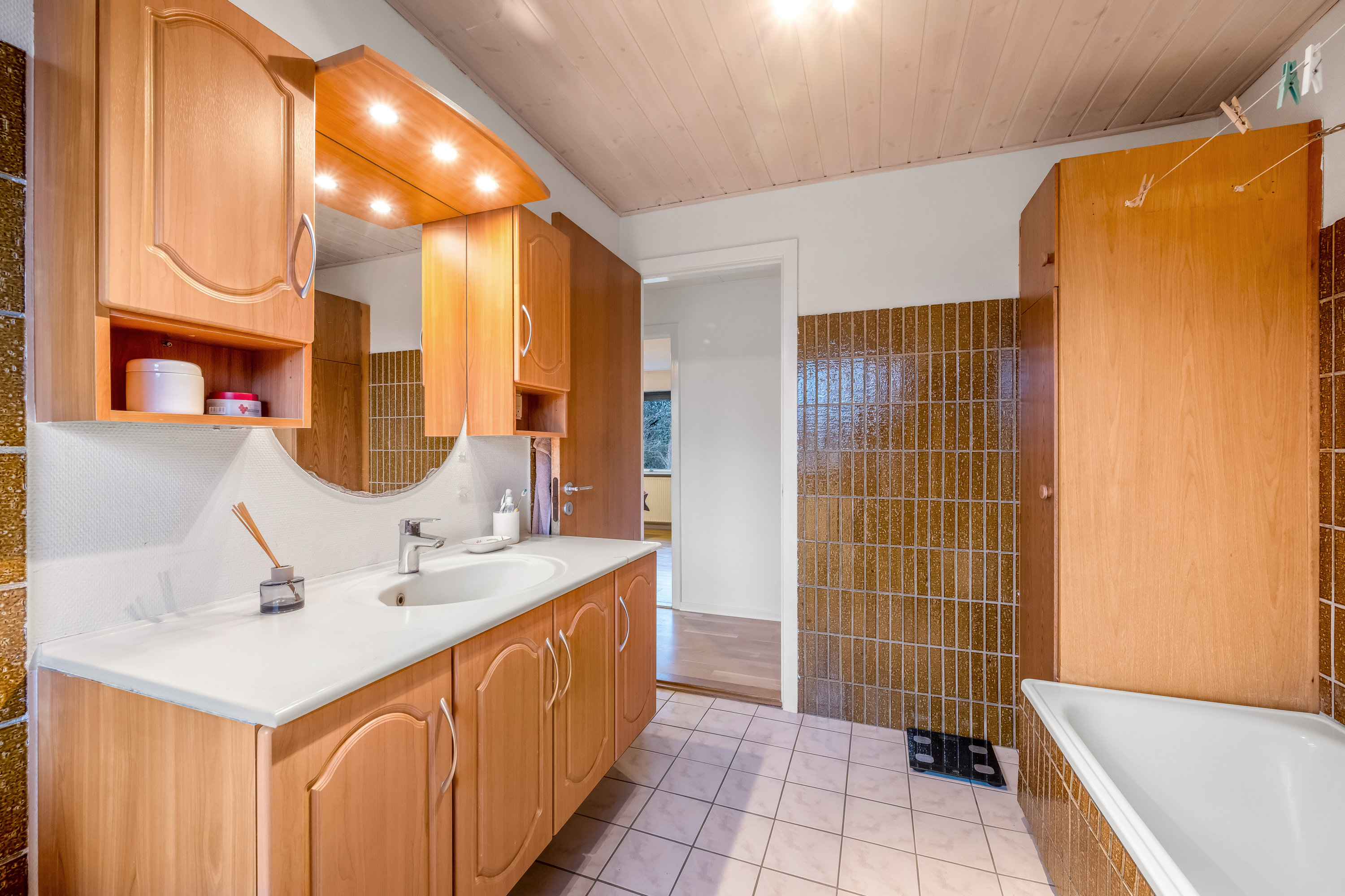 Fremhævet badeværelse billede i fuldskærmstilstand. Billede af Enebærvej 4, Rindum, 6950 Ringkøbing