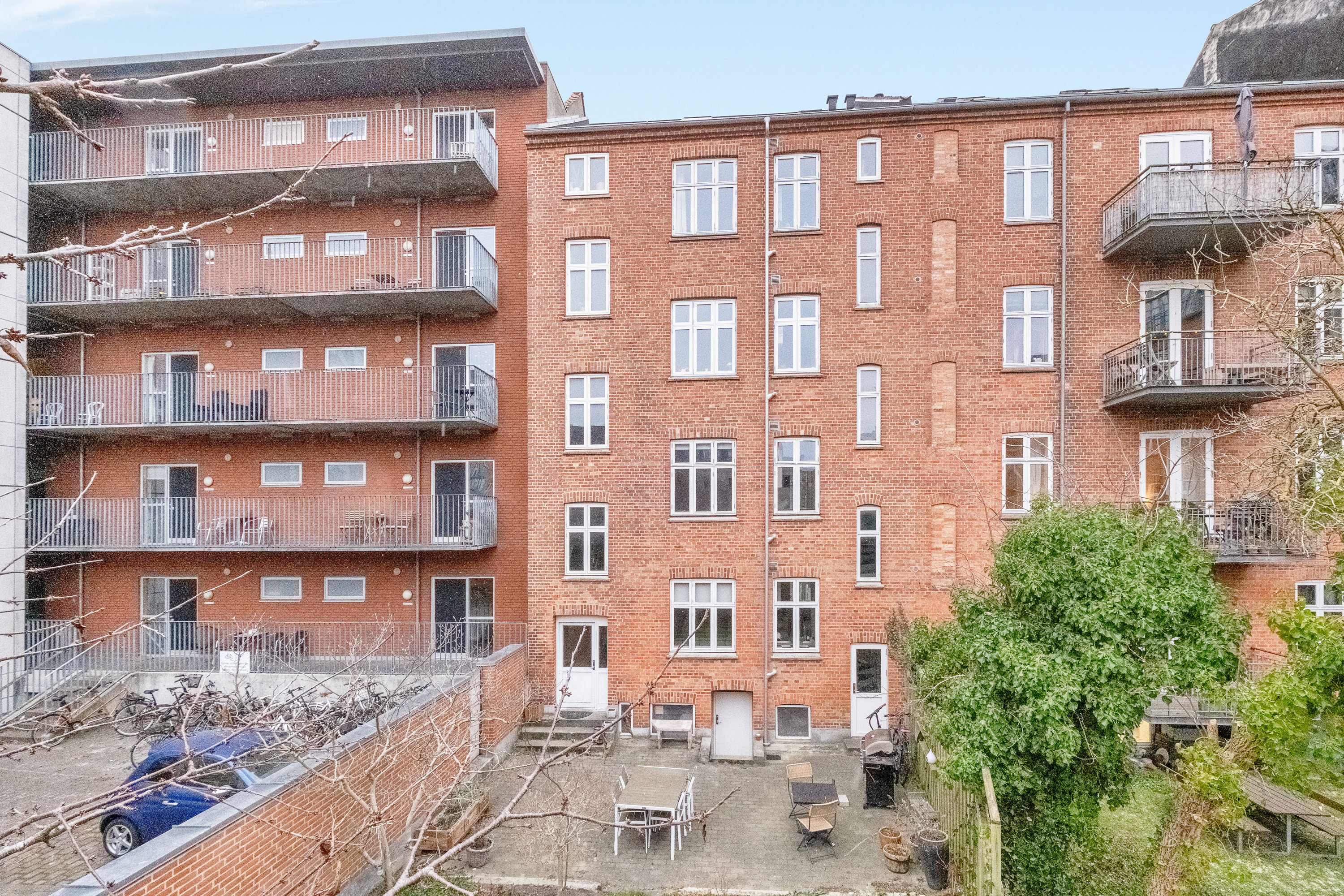 Fremhævet bag facade billede i fuldskærmstilstand. Billede af Vester Allé 23, 1., 8000 Aarhus C