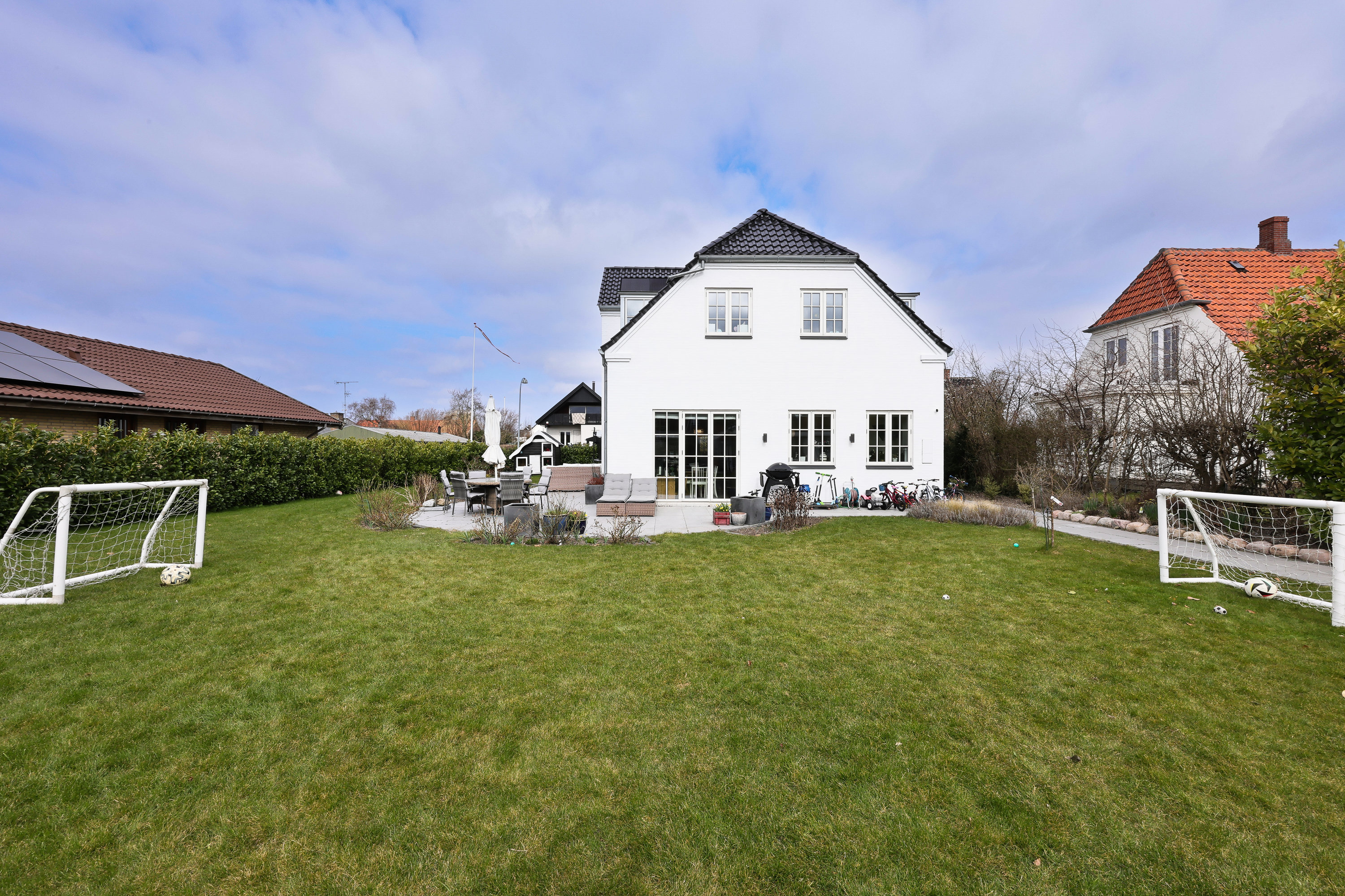 Fremhævet udendørs billede i fuldskærmstilstand. Billede af Strøbyvej 28, 2650 Hvidovre