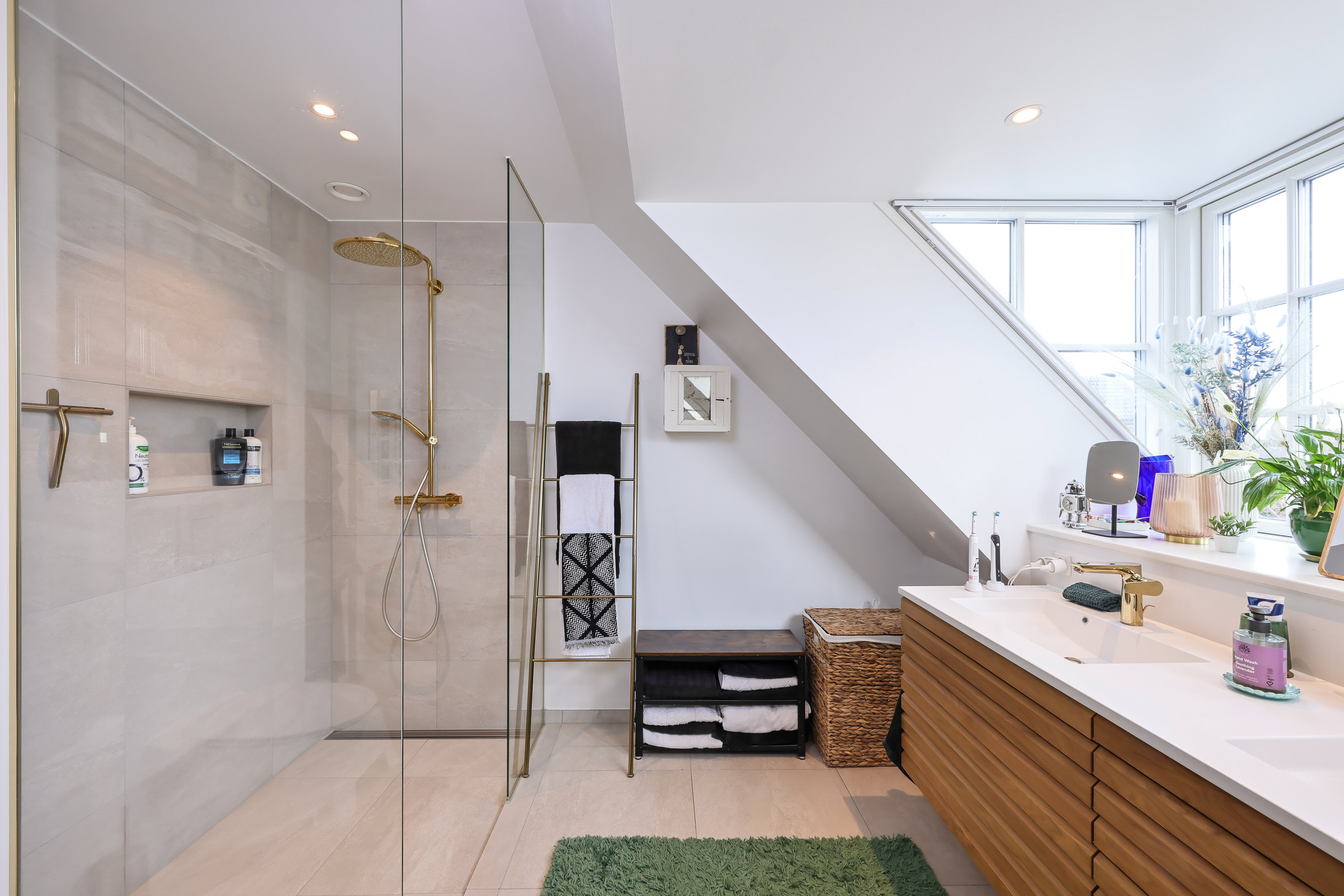 Fremhævet badeværelse billede i fuldskærmstilstand. Billede af Strøbyvej 28, 2650 Hvidovre