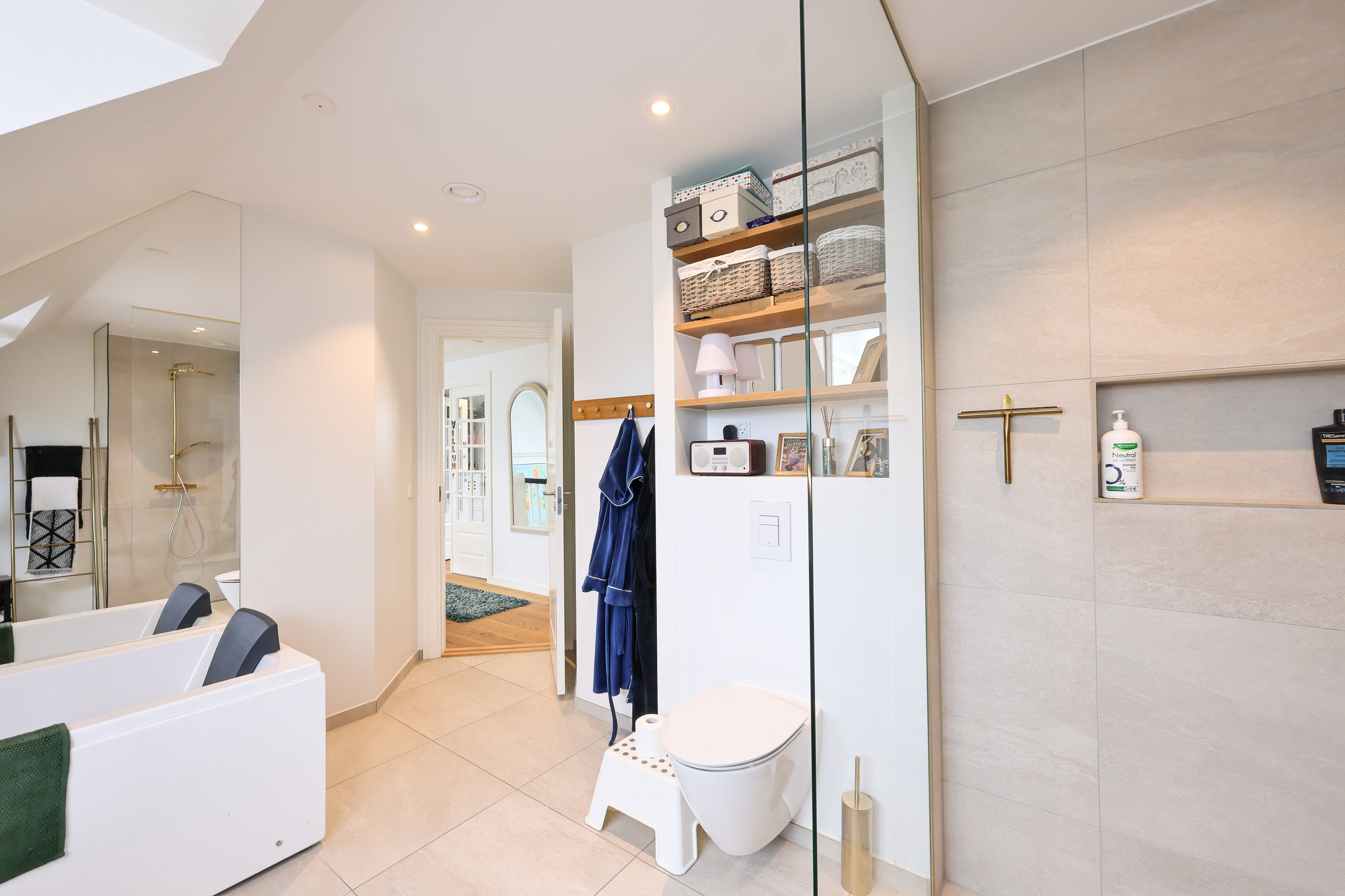 Fremhævet badeværelse billede i fuldskærmstilstand. Billede af Strøbyvej 28, 2650 Hvidovre