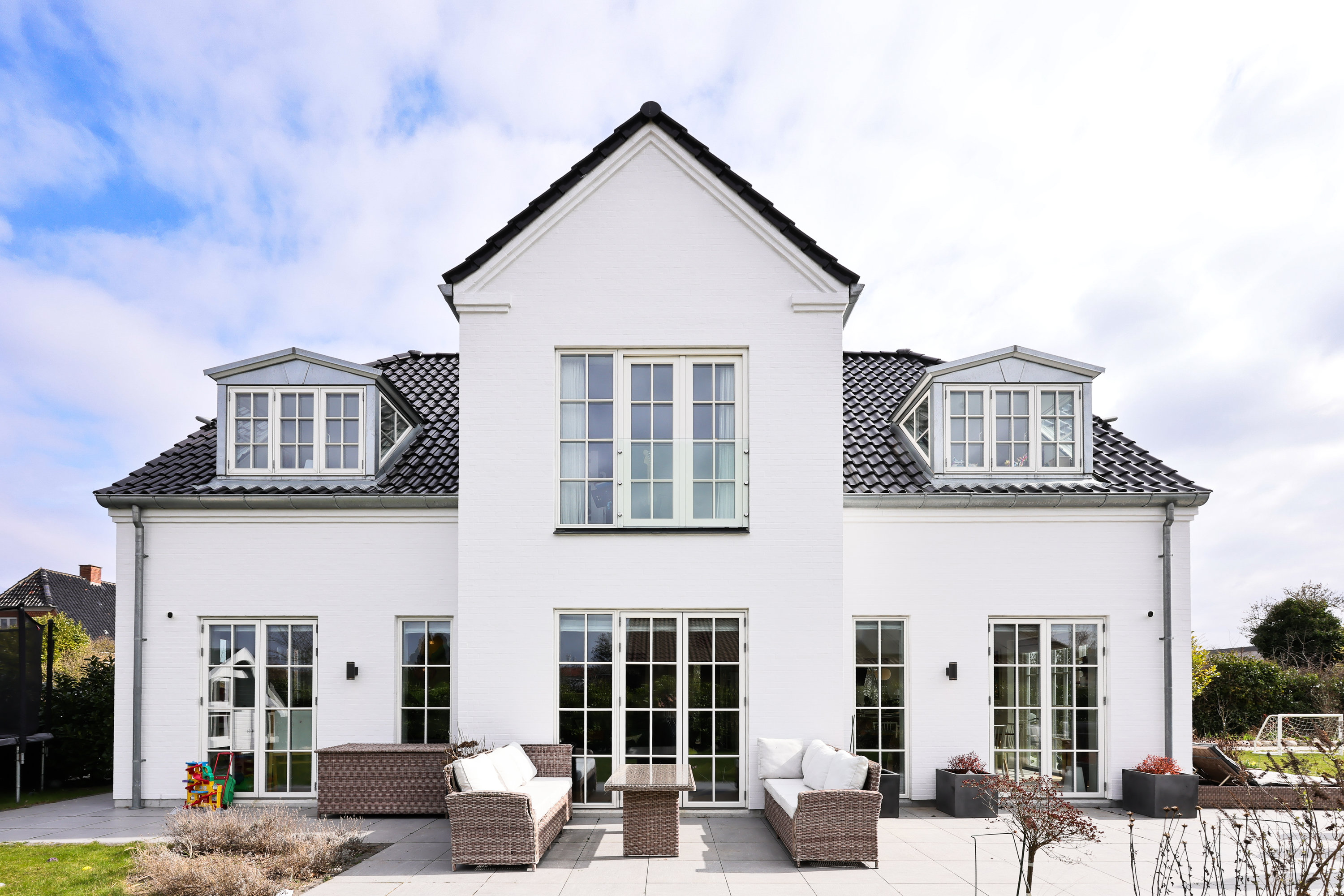 Fremhævet udendørs billede i fuldskærmstilstand. Billede af Strøbyvej 28, 2650 Hvidovre