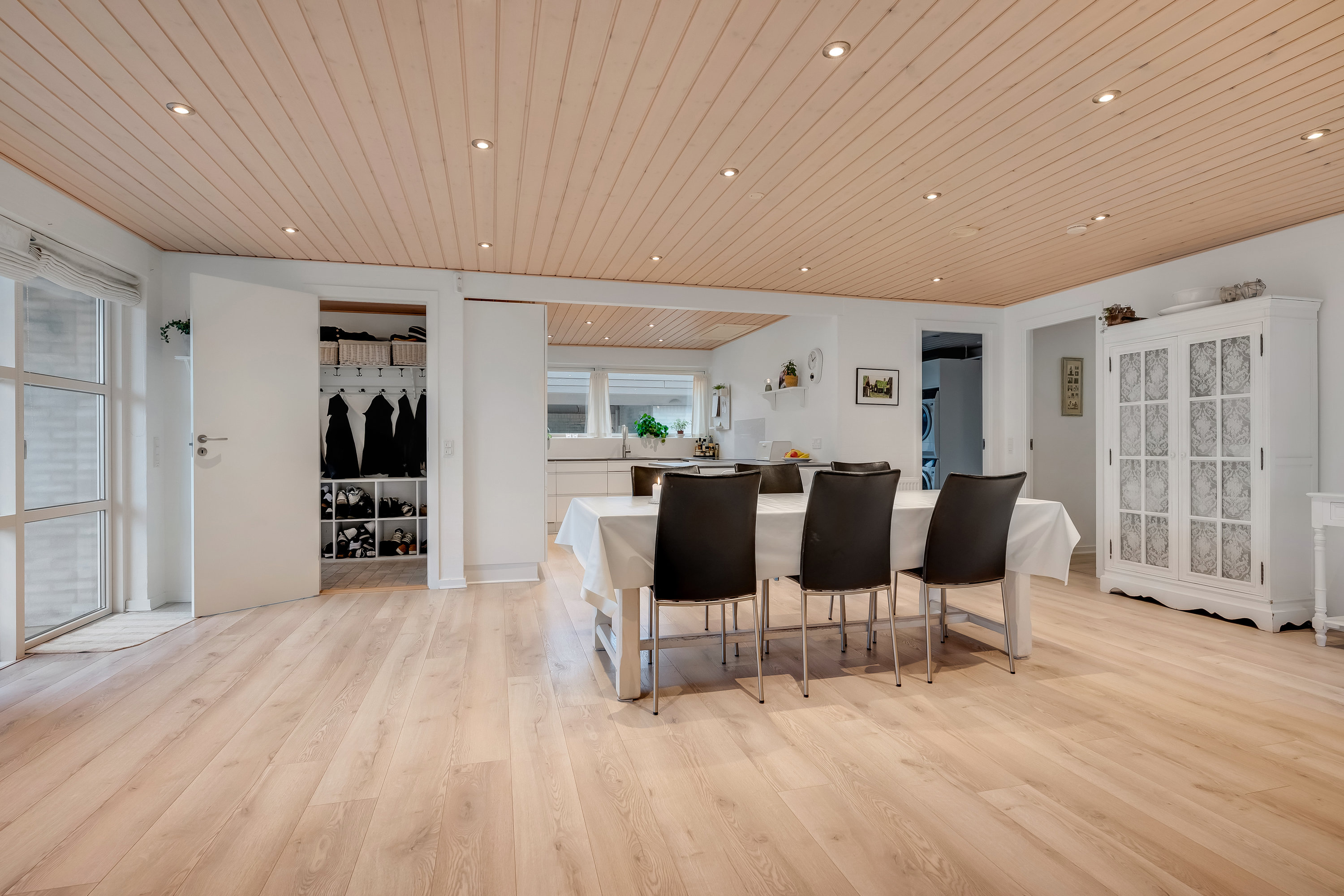 Fremhævet køkken alrum billede i fuldskærmstilstand. Billede af Uglevej 30, Heldum, 7620 Lemvig