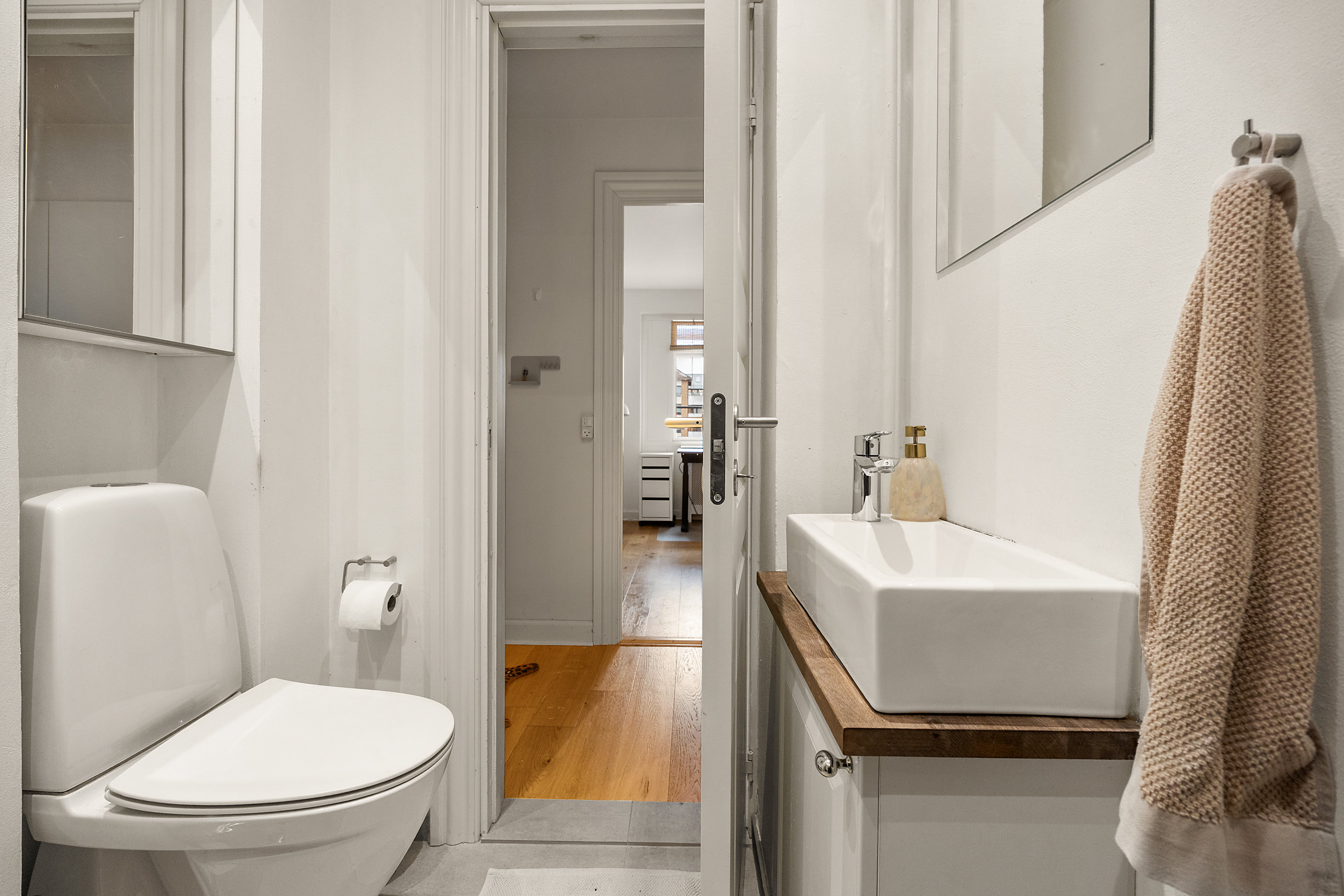 Fremhævet badeværelse billede i fuldskærmstilstand. Billede af Adelgade 47, 4. tv., 1304 København K