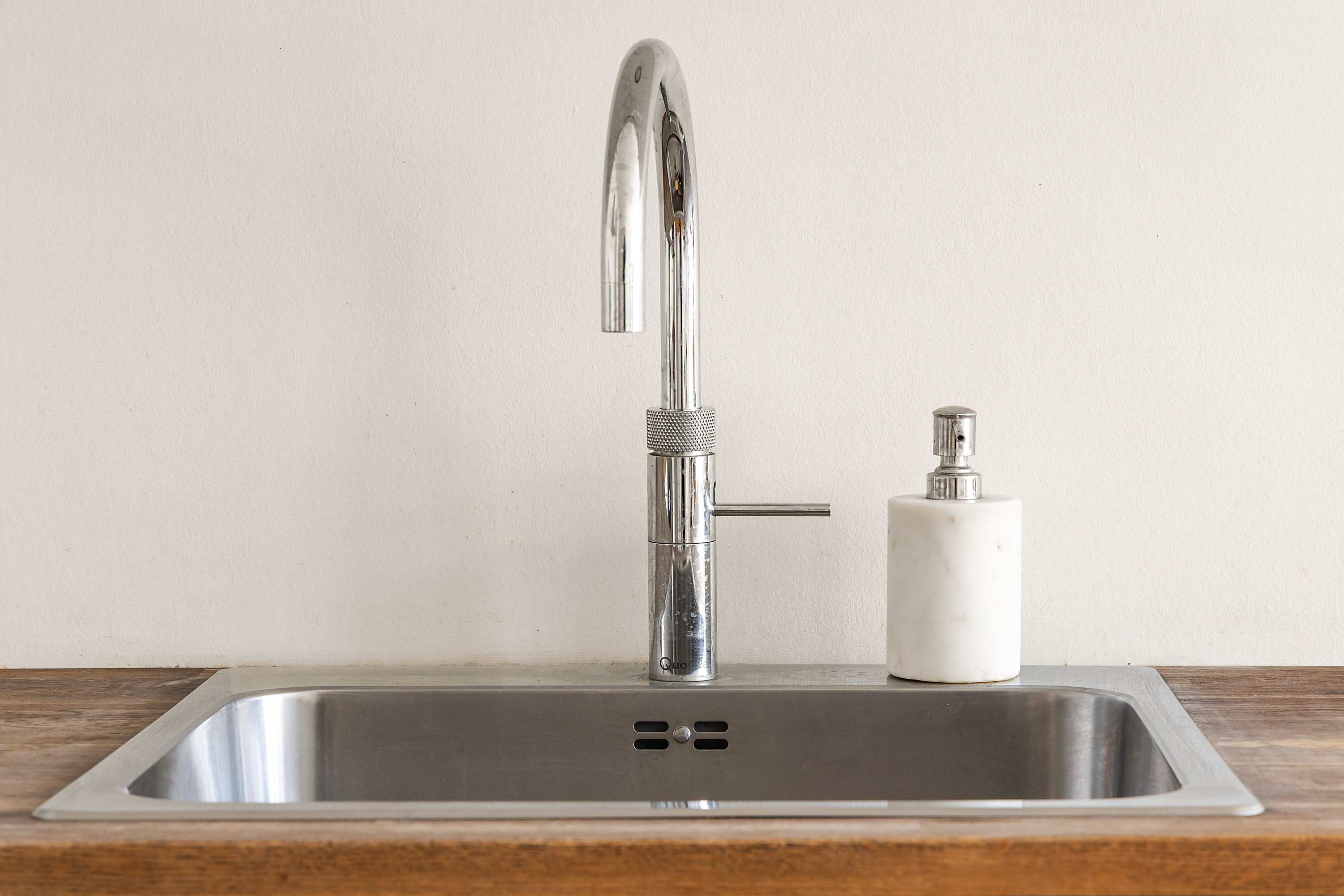 Fremhævet køkken billede i fuldskærmstilstand. Billede af Adelgade 47, 4. tv., 1304 København K