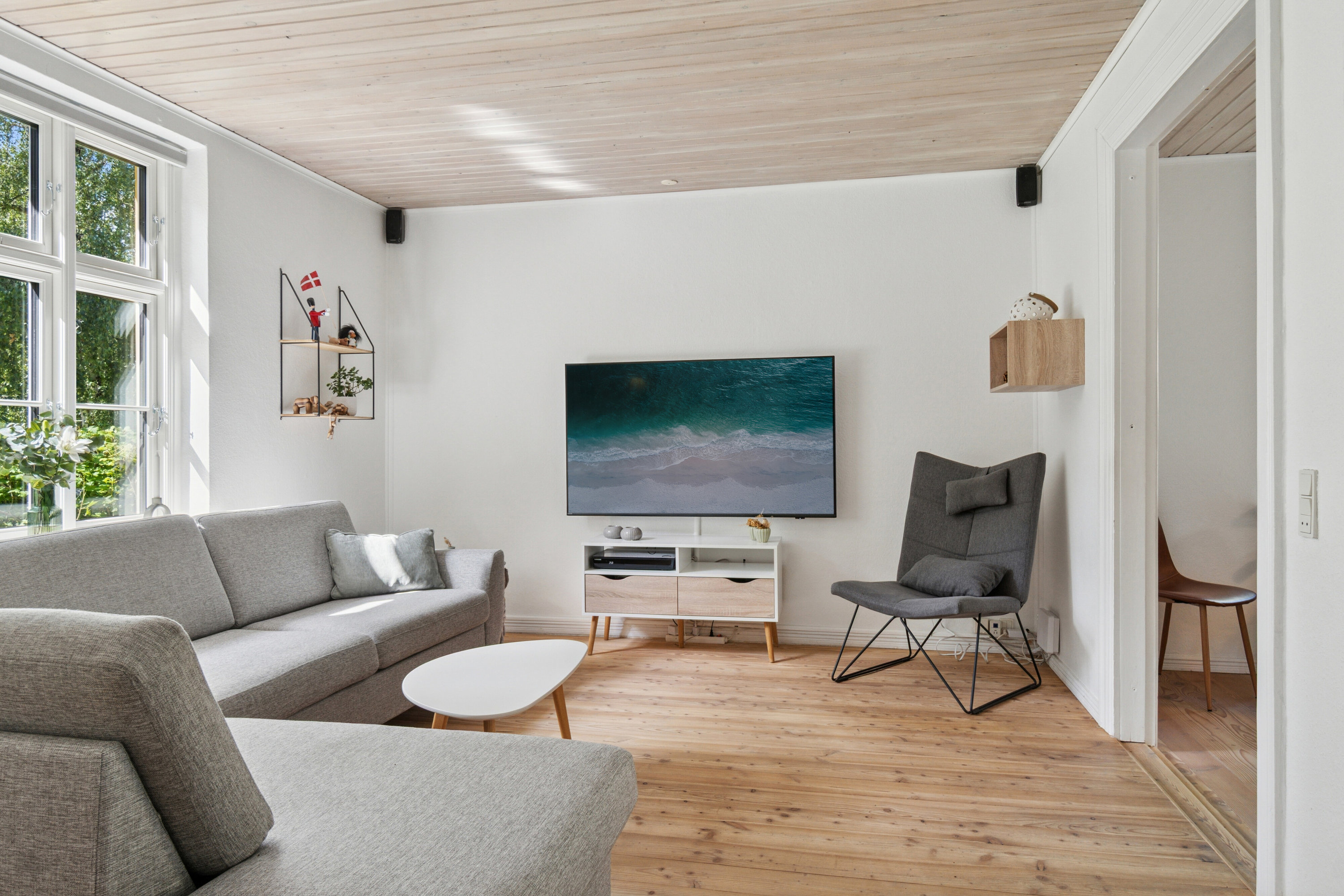 Fremhævet stue billede i fuldskærmstilstand. Billede af Næsbyskovvej 15, Næsbyskov, 4200 Slagelse