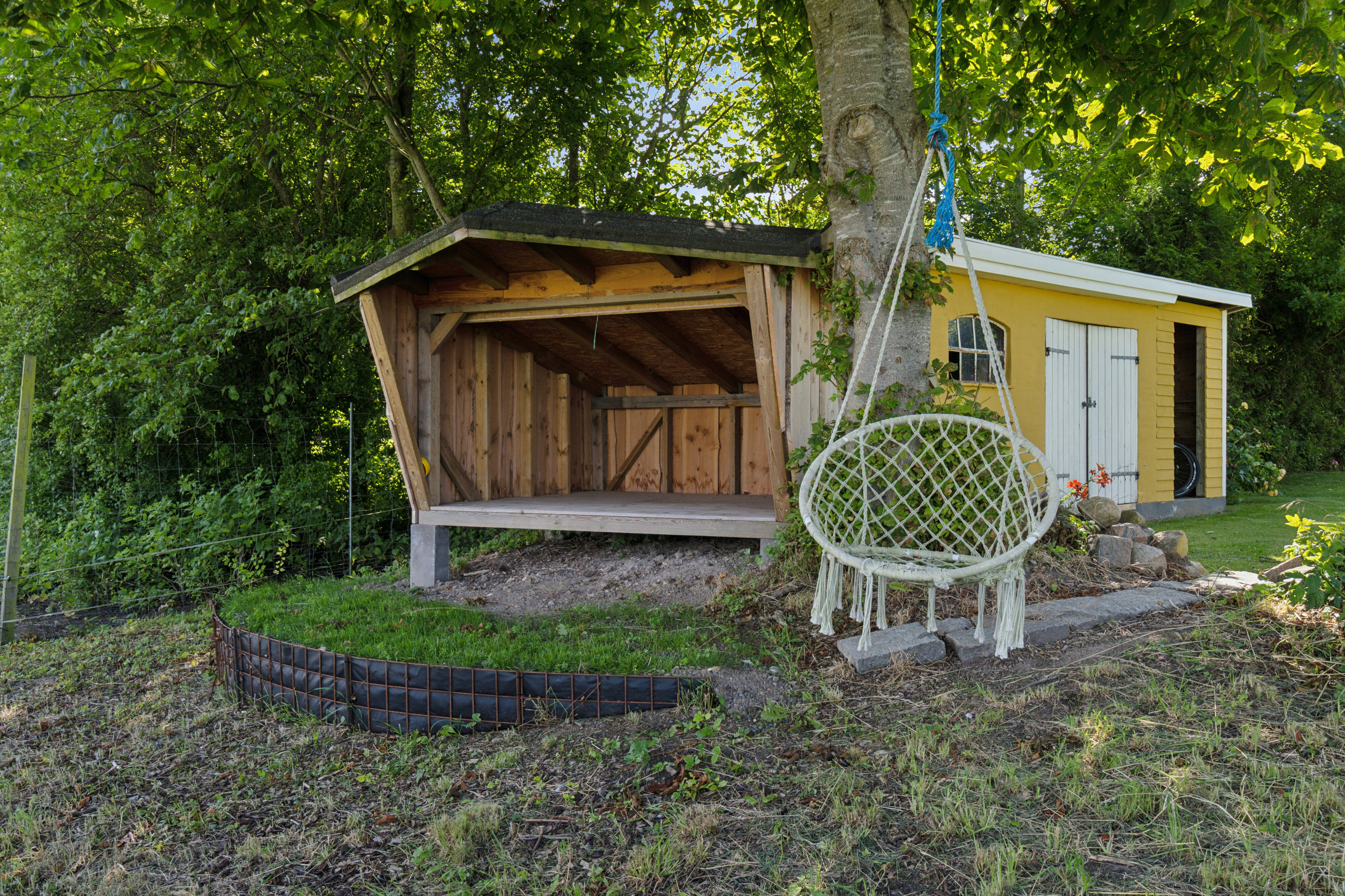 Fremhævet set fra haven billede i fuldskærmstilstand. Billede af Næsbyskovvej 15, Næsbyskov, 4200 Slagelse