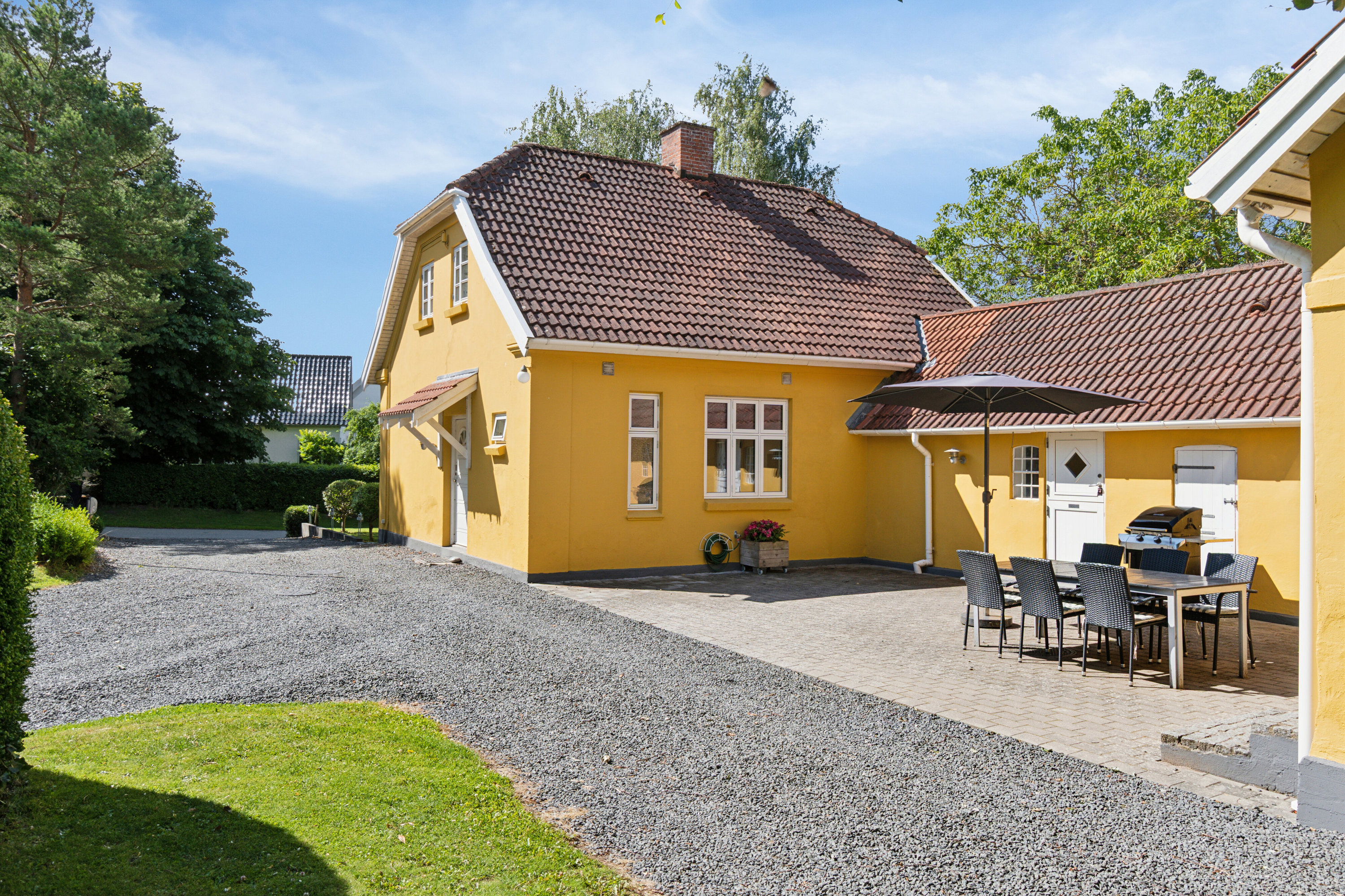 Fremhævet set fra vejen billede i fuldskærmstilstand. Billede af Næsbyskovvej 15, Næsbyskov, 4200 Slagelse